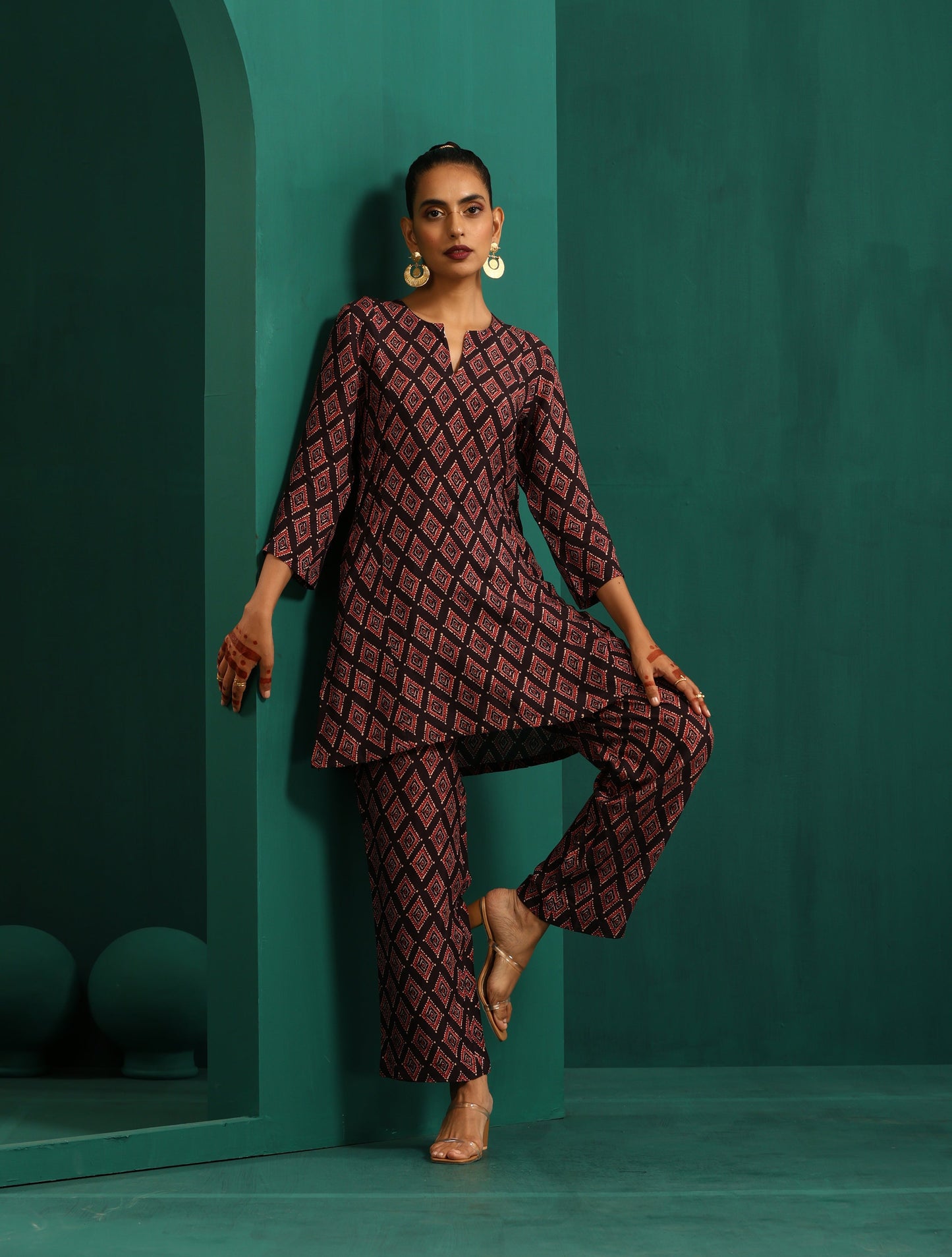trueBrowns Black Diamond Muslin Silk Printed Relaxed Co-ord Set - Swadesiicart