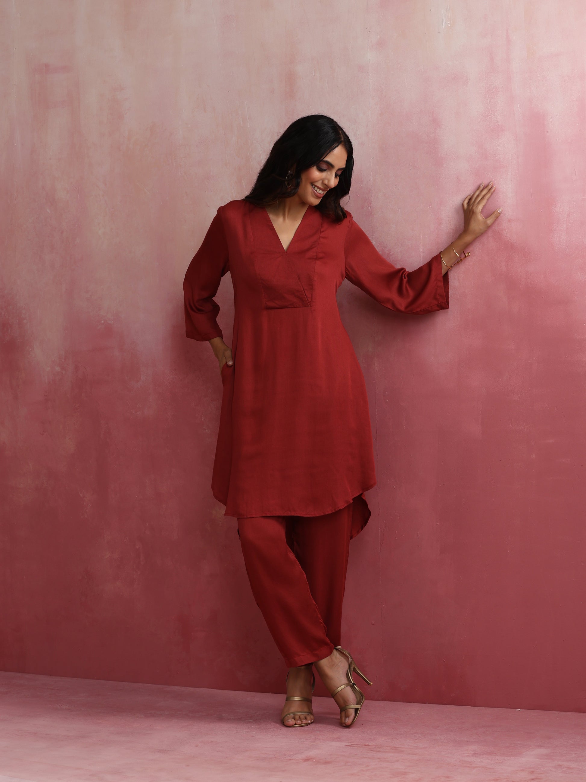 trueBrowns Maroon Modal V Neck Kurta Co-ord Set - Swadesiicart
