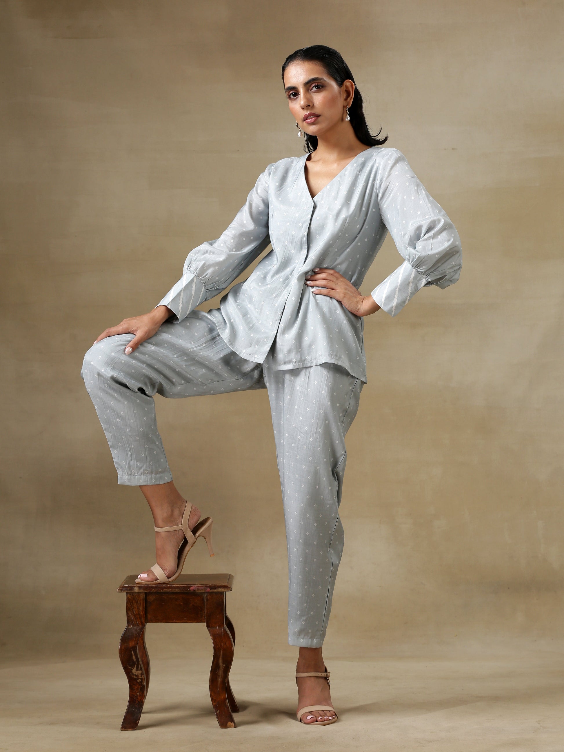 trueBrowns Grey Bandhani Printed Silk Front Open Short Co-Ord Set - Swadesiicart