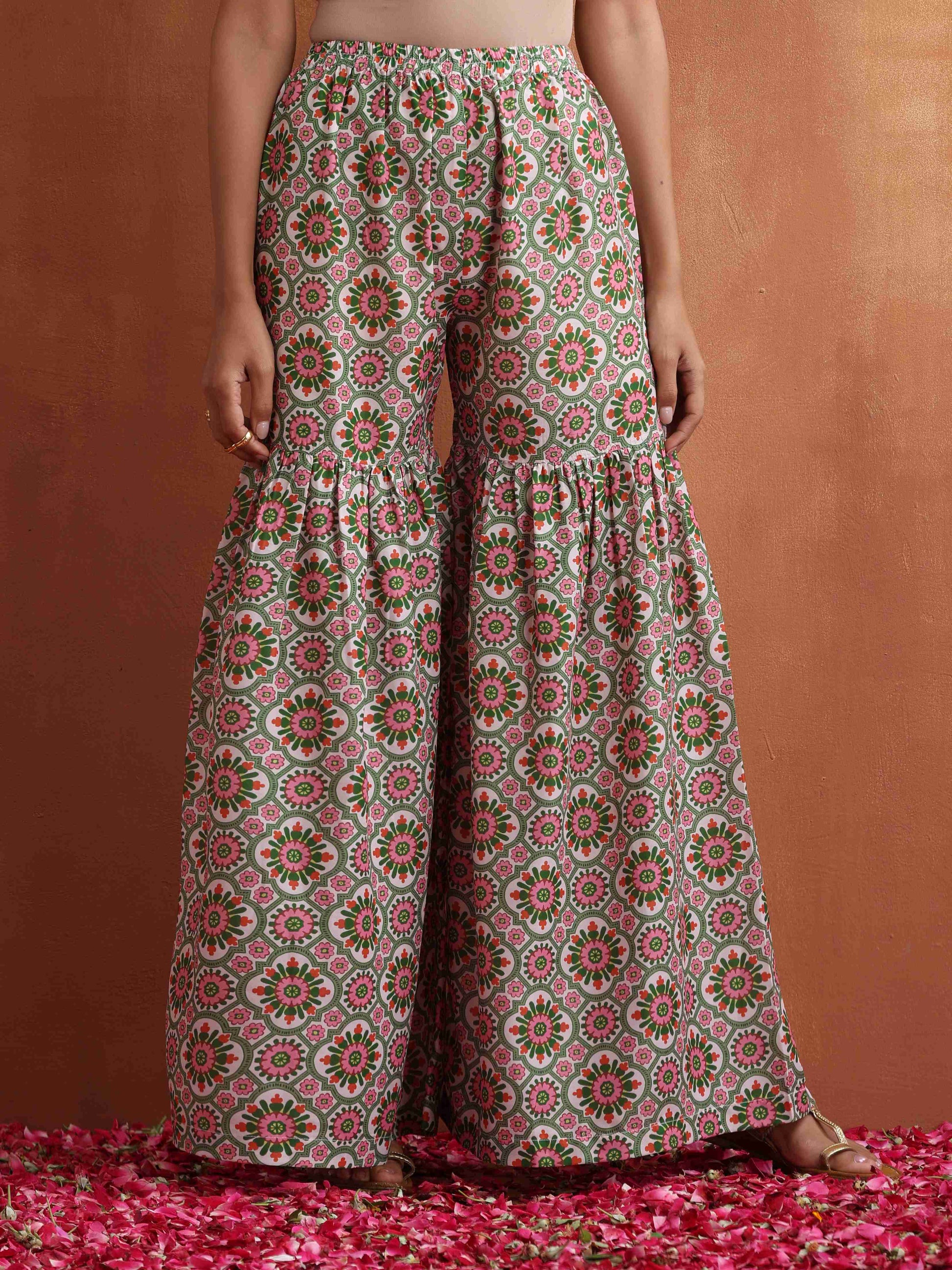 trueBrowns Off White Geometric Print Sharara Set | Swadesiicart