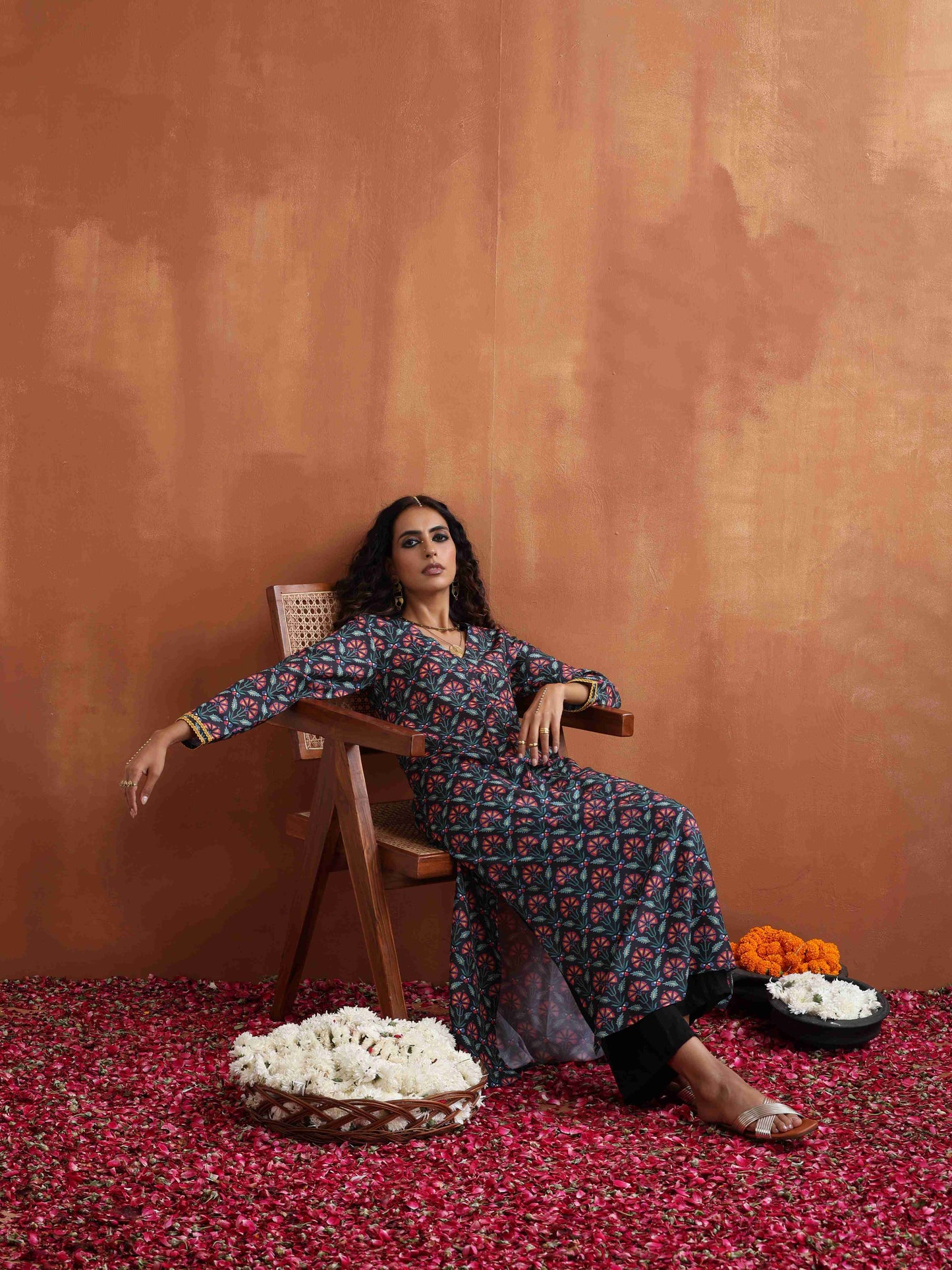 trueBrowns Black Floral Print A-line Kurta Set | Swadesiicart