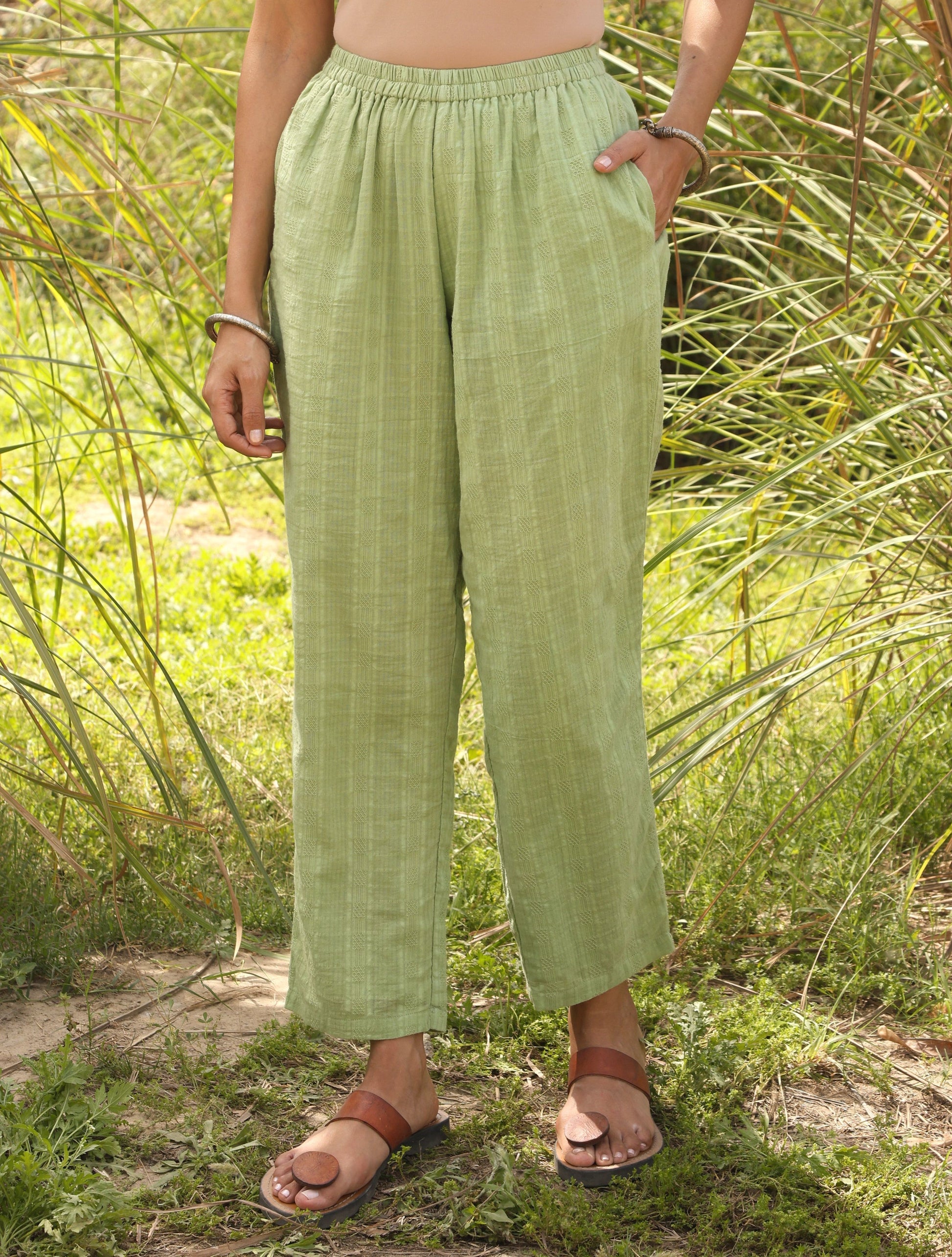 trueBrowns Green Cotton Embroidered Kurta Set | Swadesiicart