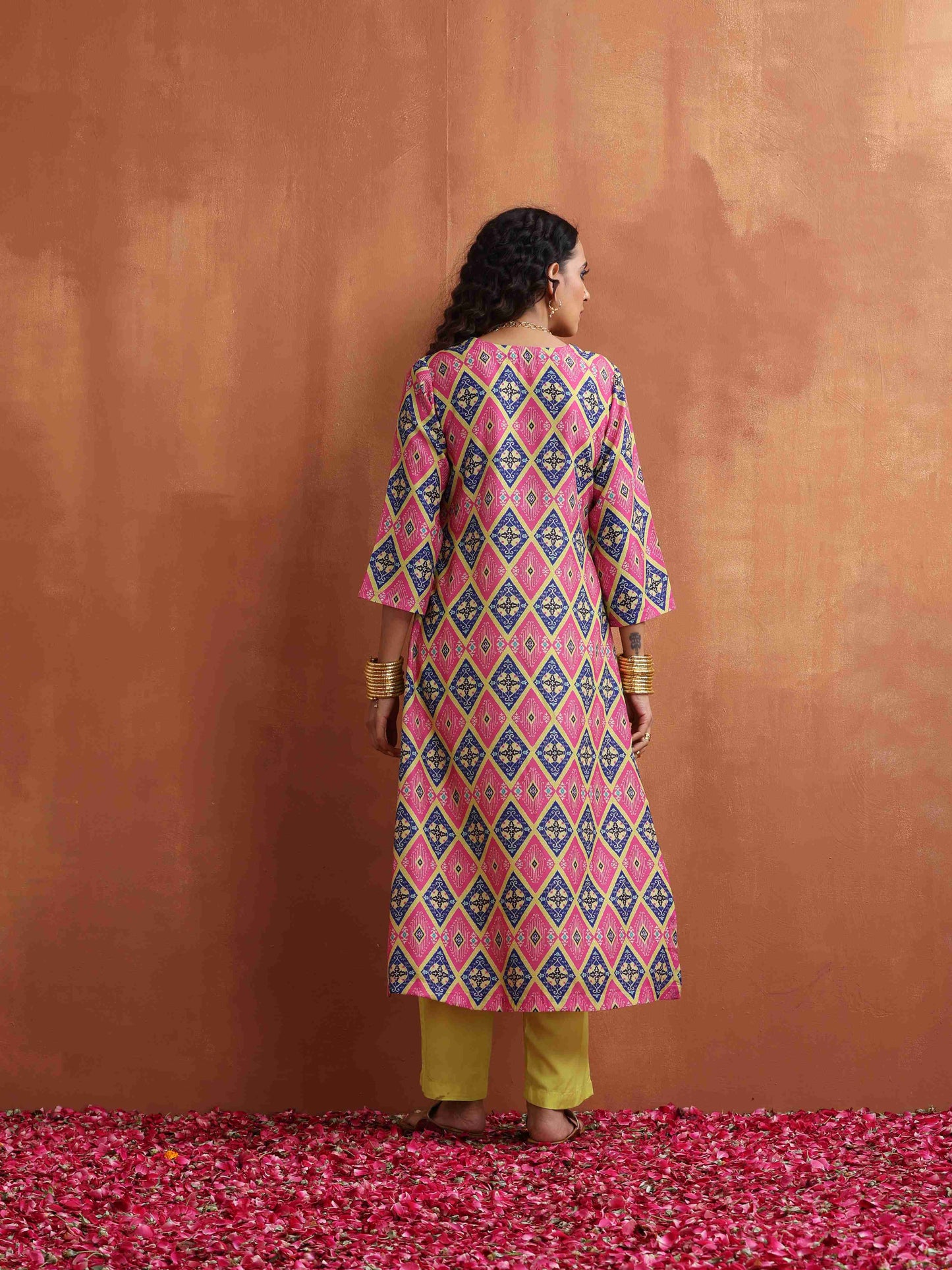 trueBrowns Pink Print High Slit Kurta Set | Swadesiicart