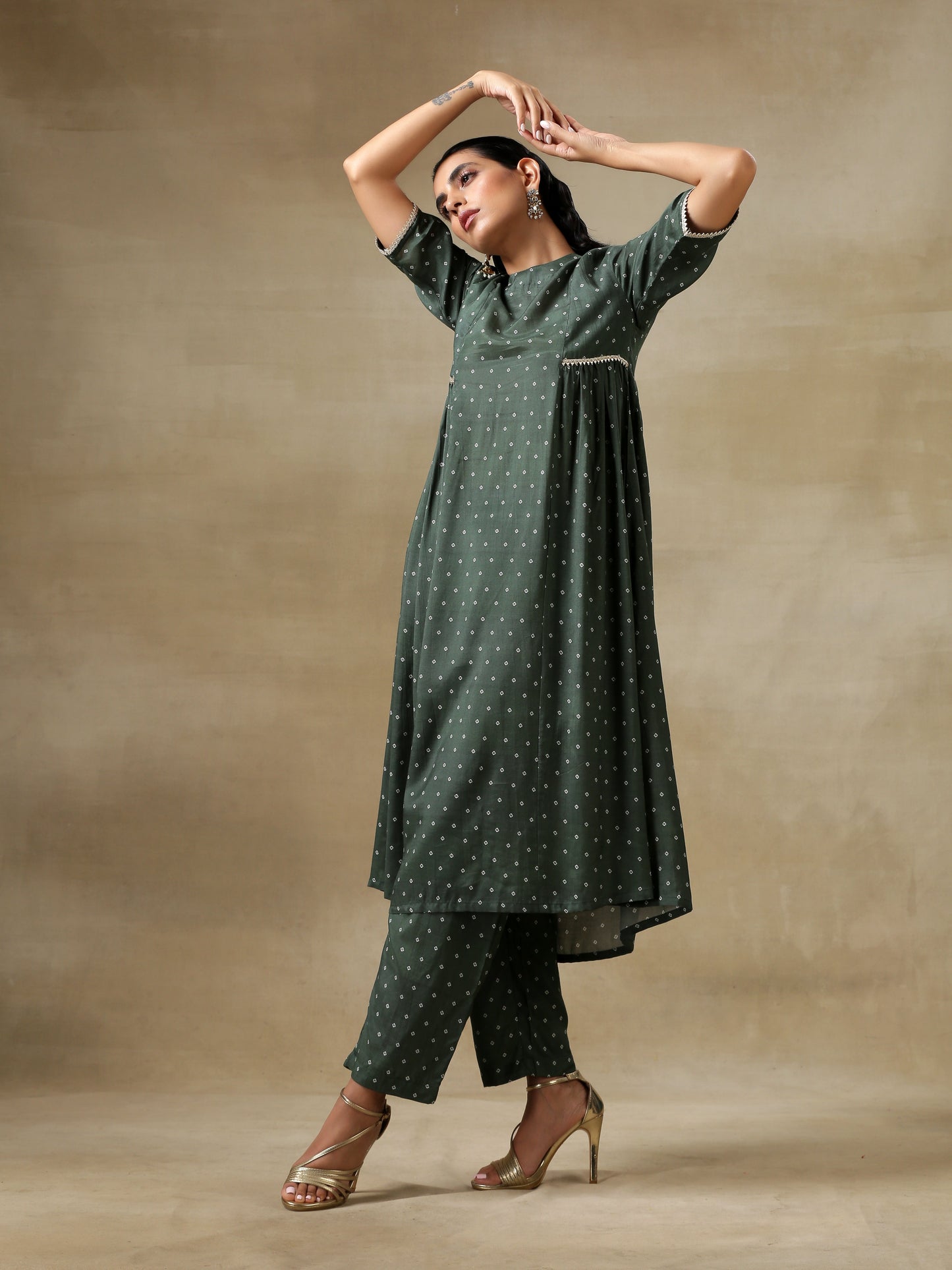 trueBrowns Dark Green Bandhani Printed Silk Side Gathered Kurta Pant Set | Swadesiicart