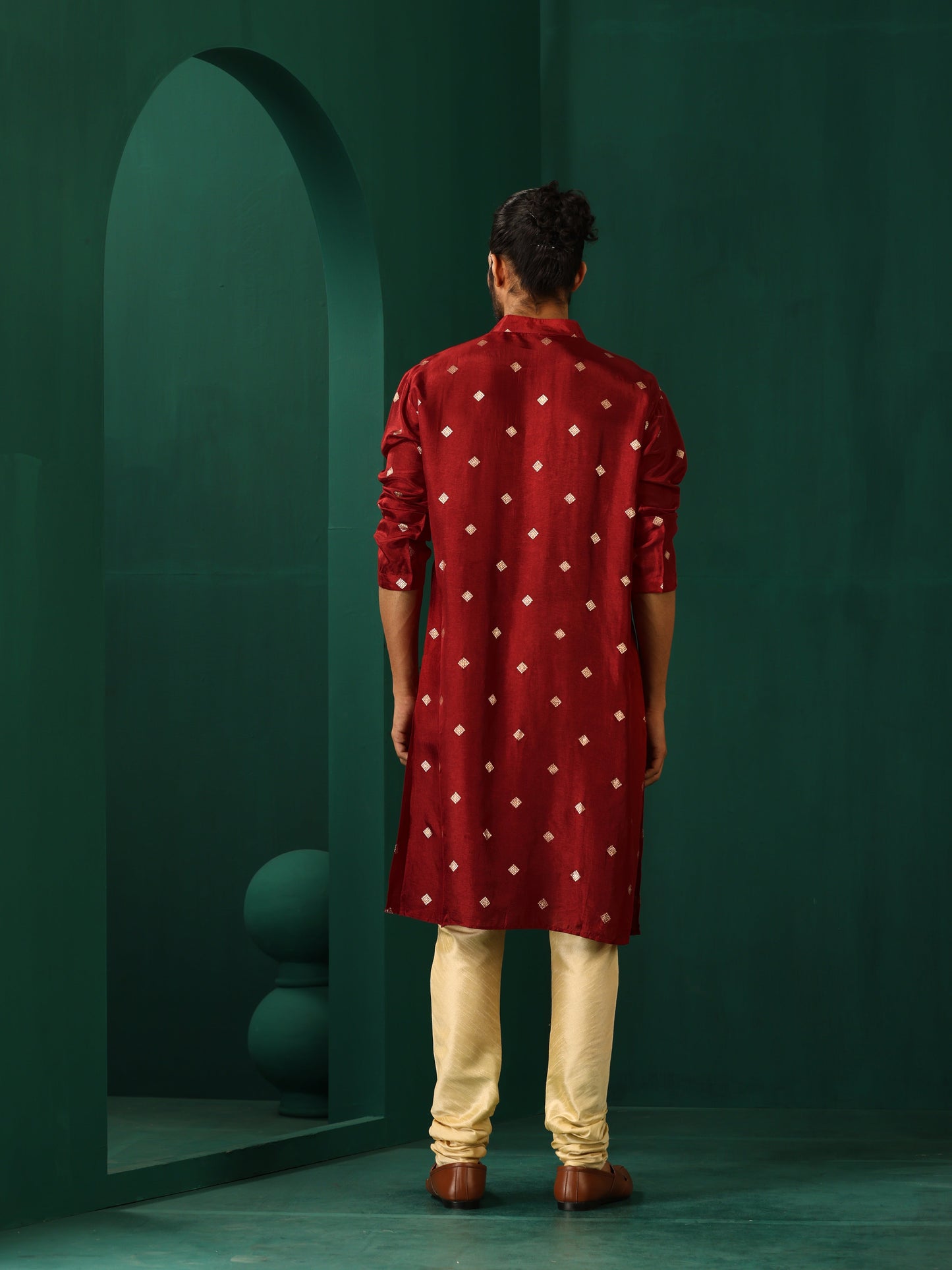 trueBrowns Men's Maroon Diamond Viscose Silk Long Kurta | Swadesiicart