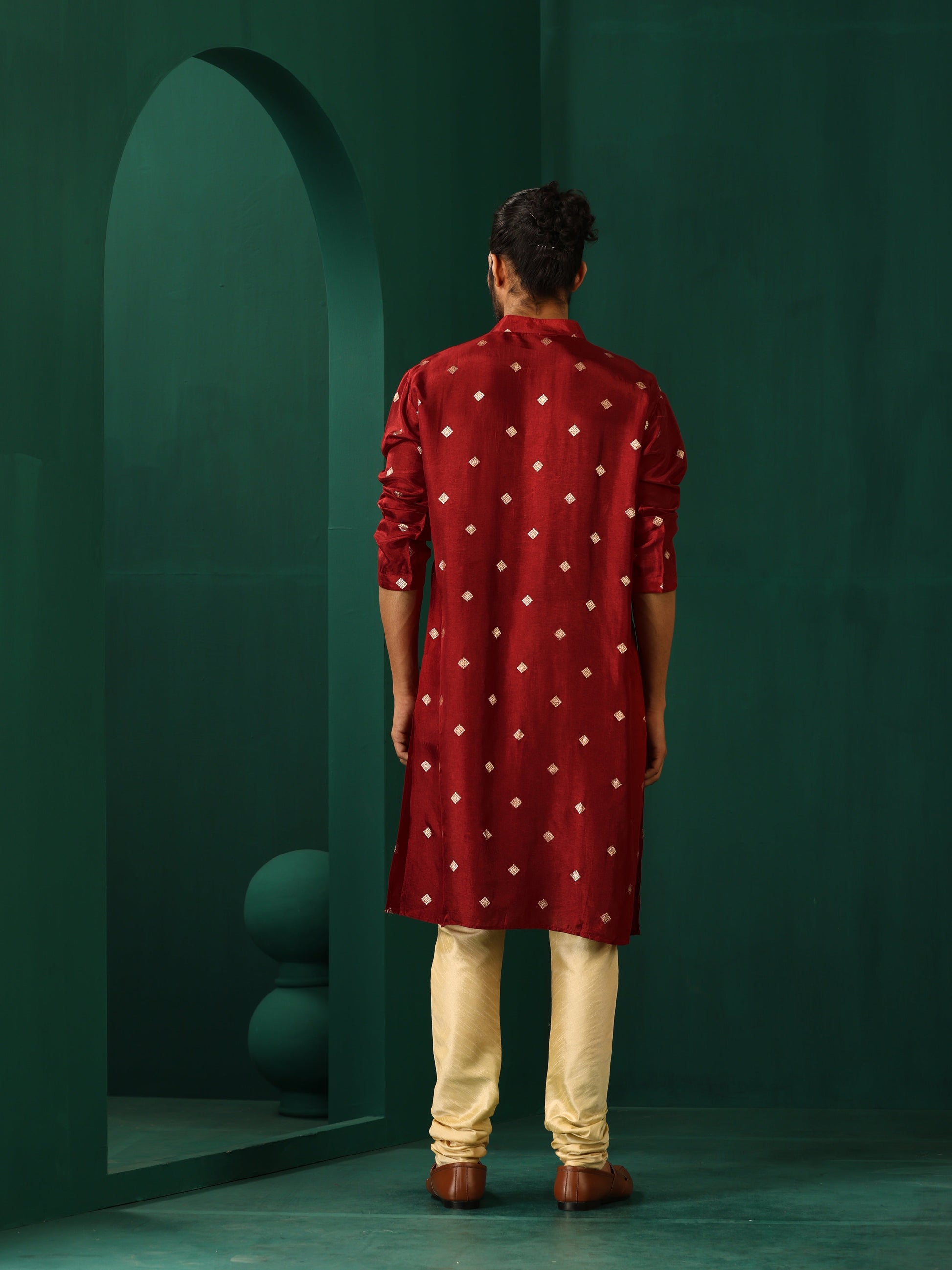 trueBrowns Men's Maroon Diamond Viscose Silk Long Kurta | Swadesiicart