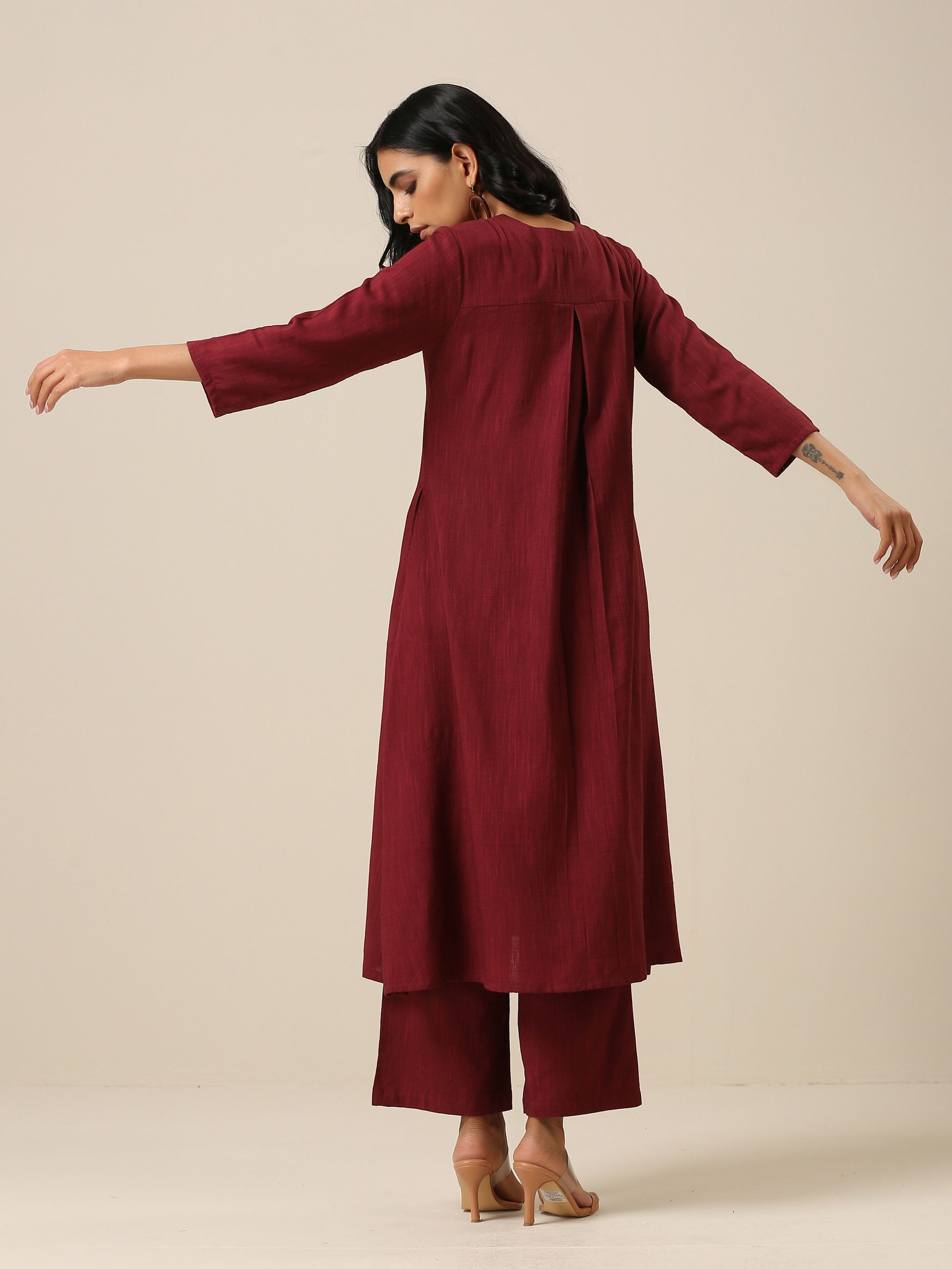 trueBrowns Ruby Wine Slub Texture Back Pleat Kurta Pant Set | Swadesiicart
