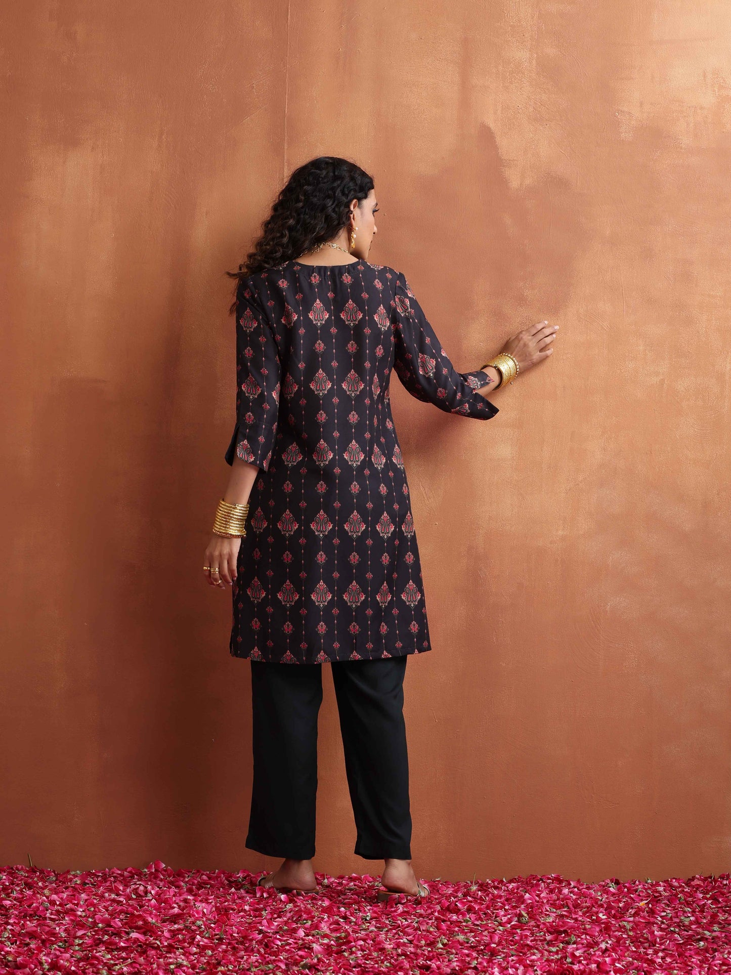 trueBrowns Black Print Kurta Co-ord Set - Swadesiicart