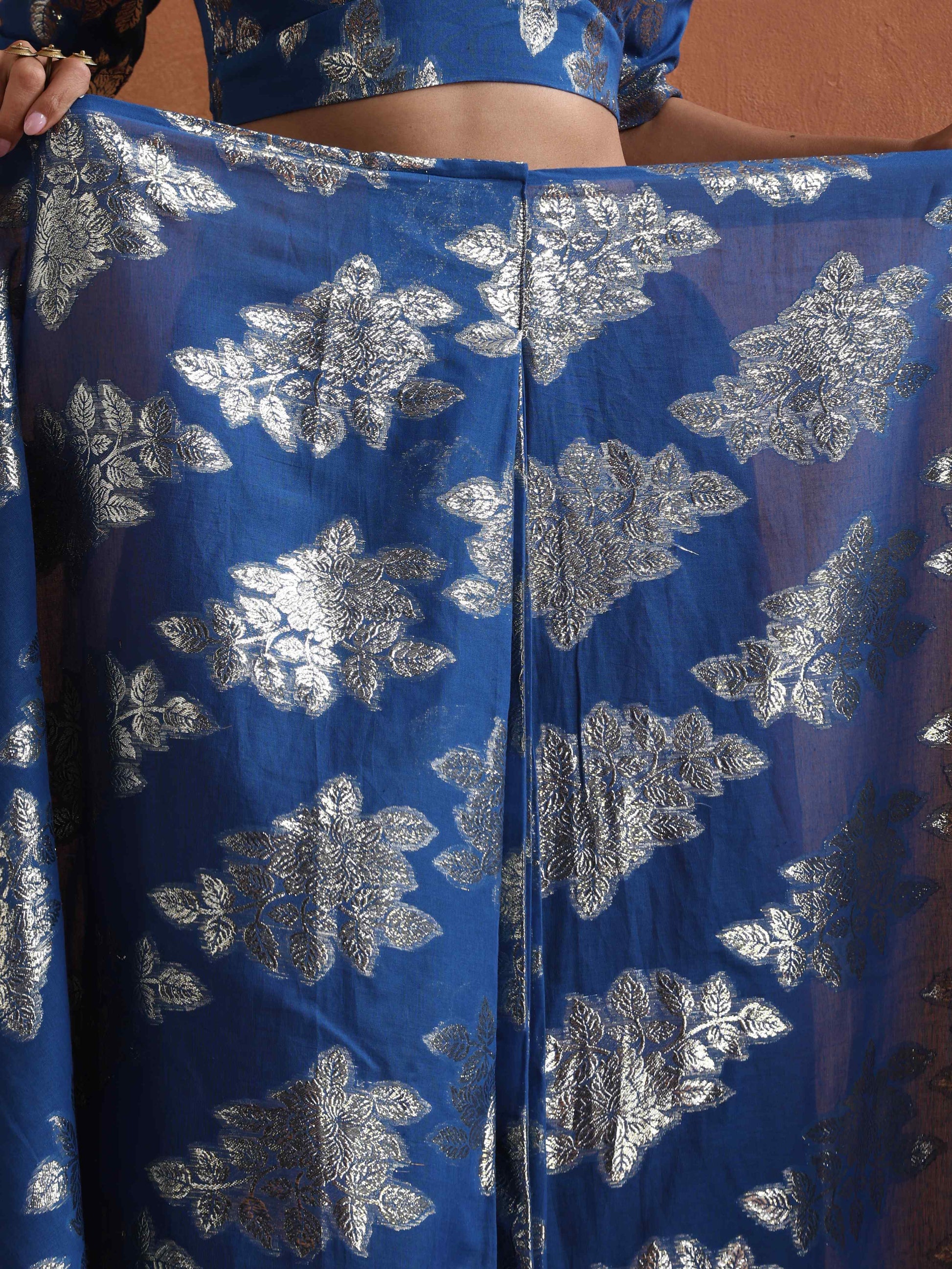 trueBrowns Blue Metallic Ready To Wear Saree | Swadesiicart