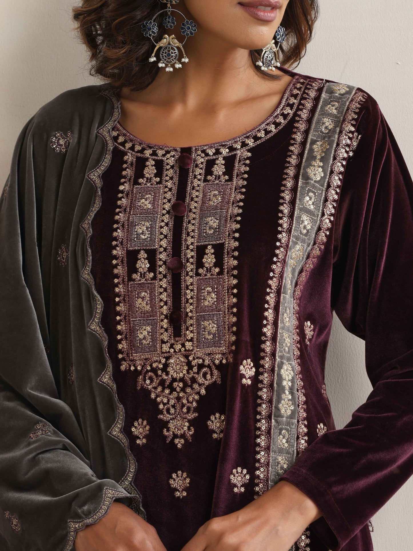 trueBrowns Purple Velvet Embroidered Kurta Pant Dupatta Set | Swadesiicart