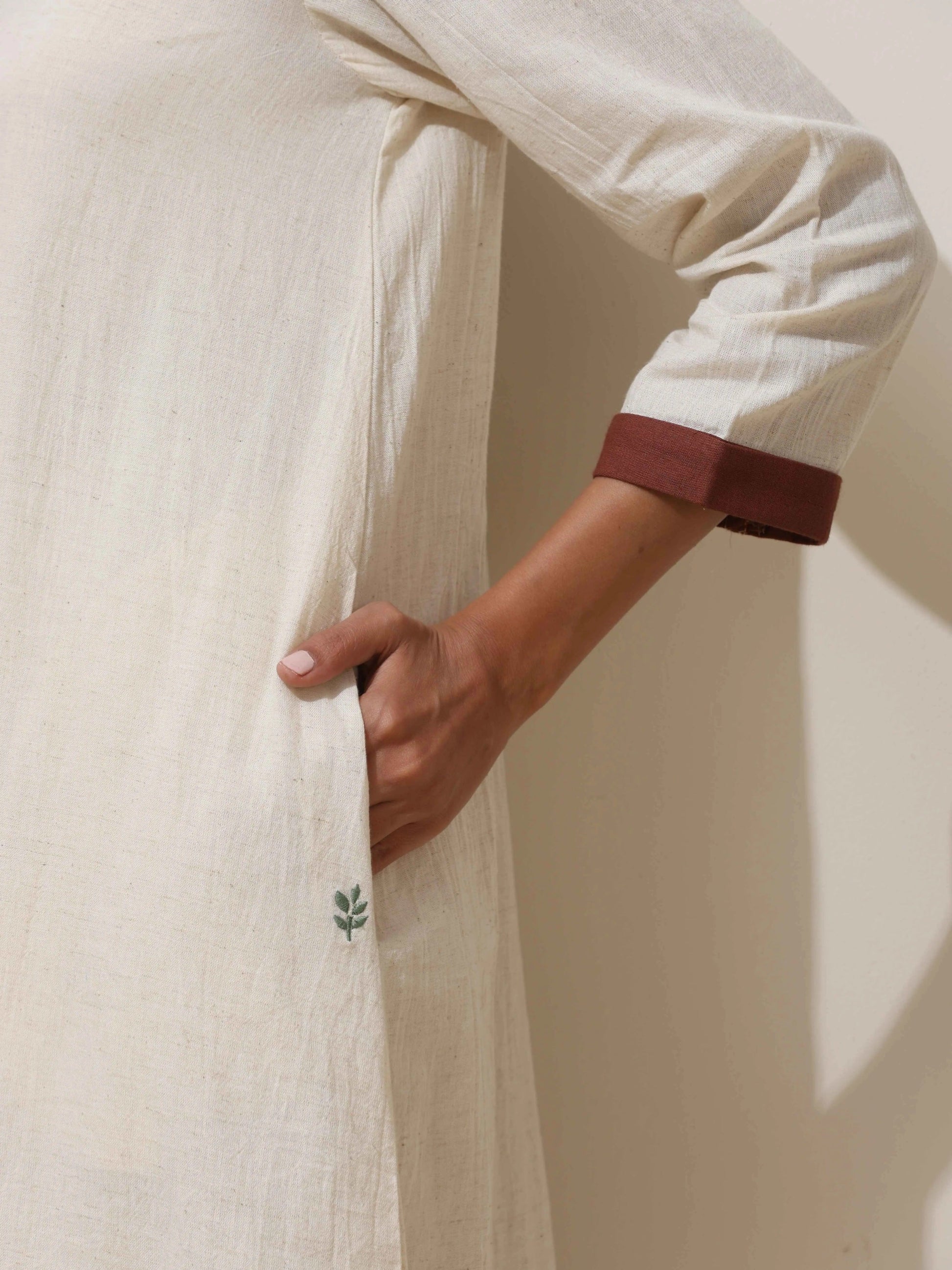 trueBrowns Off-White Cotton Linen Kurta Pant Set | Swadesiicart
