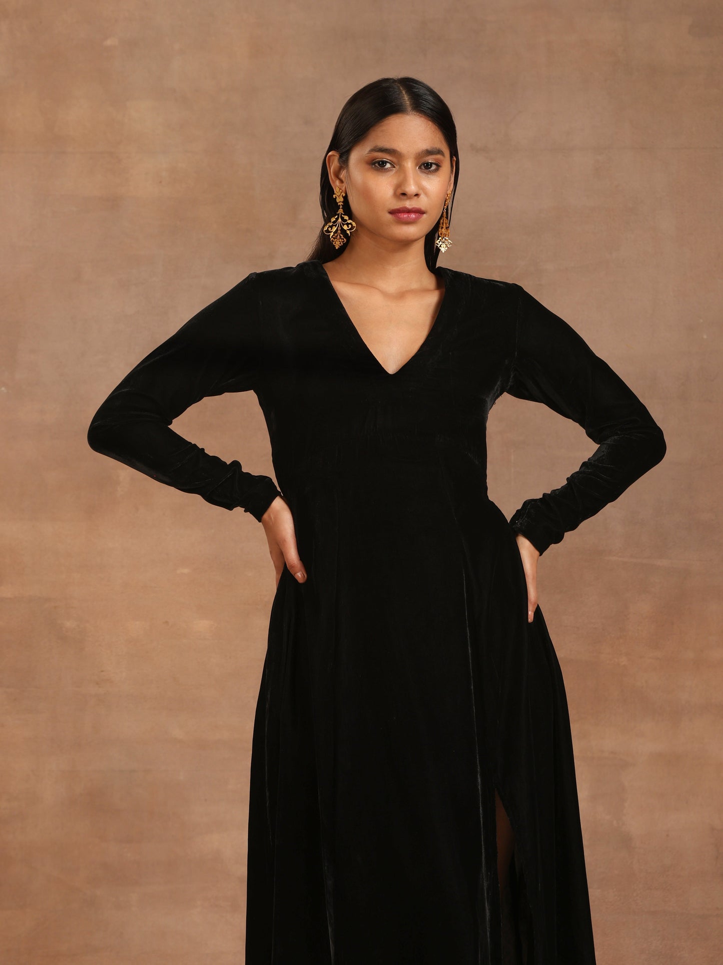 trueBrowns Black Velvet Dress | Swadesiicart