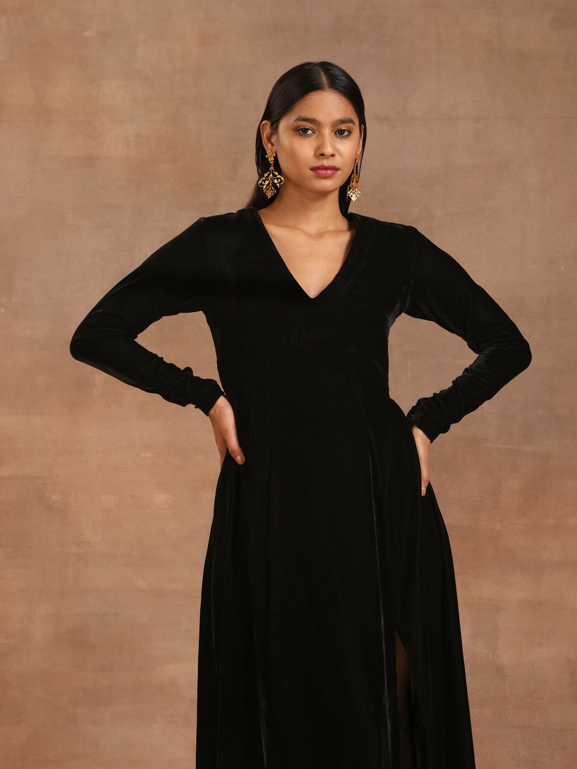 trueBrowns Black Velvet Dress | Swadesiicart