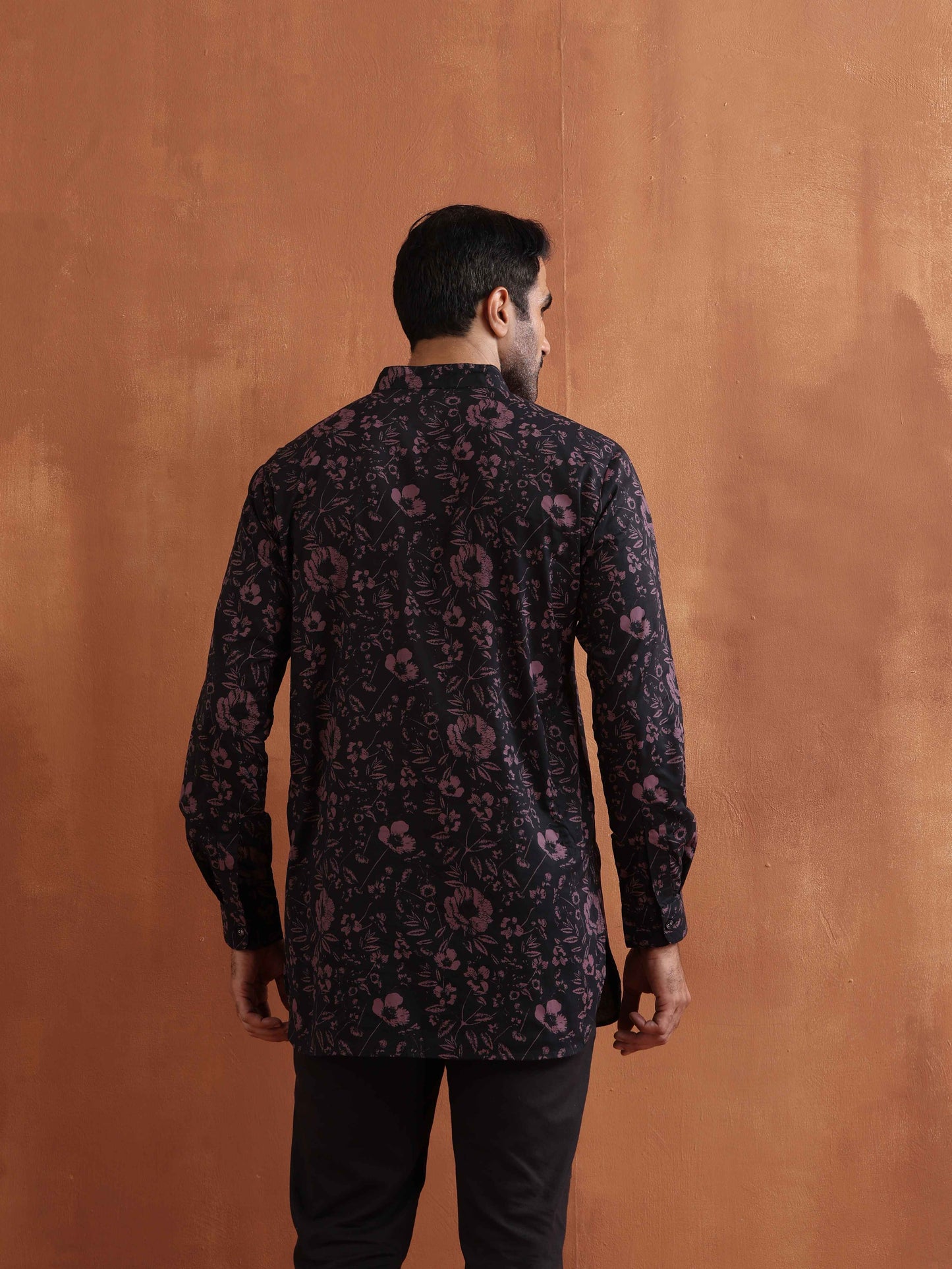 trueBrowns Men's Black Floral Printed Short Kurta | Swadesiicart