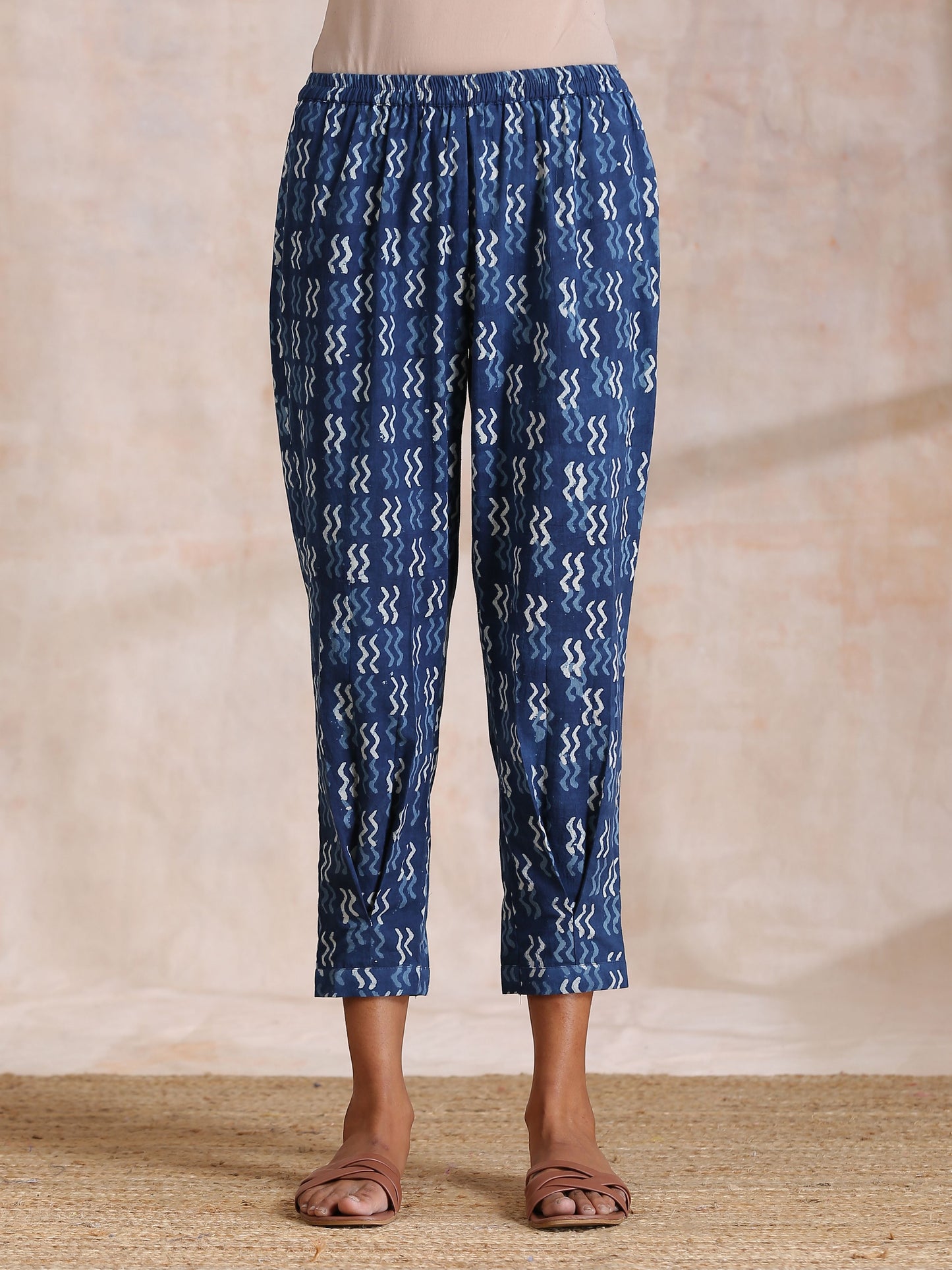 trueBrowns Indigo Dabu Zig-Zag Motifs Print Cotton Sleeveless Co-Ord Set - Swadesiicart