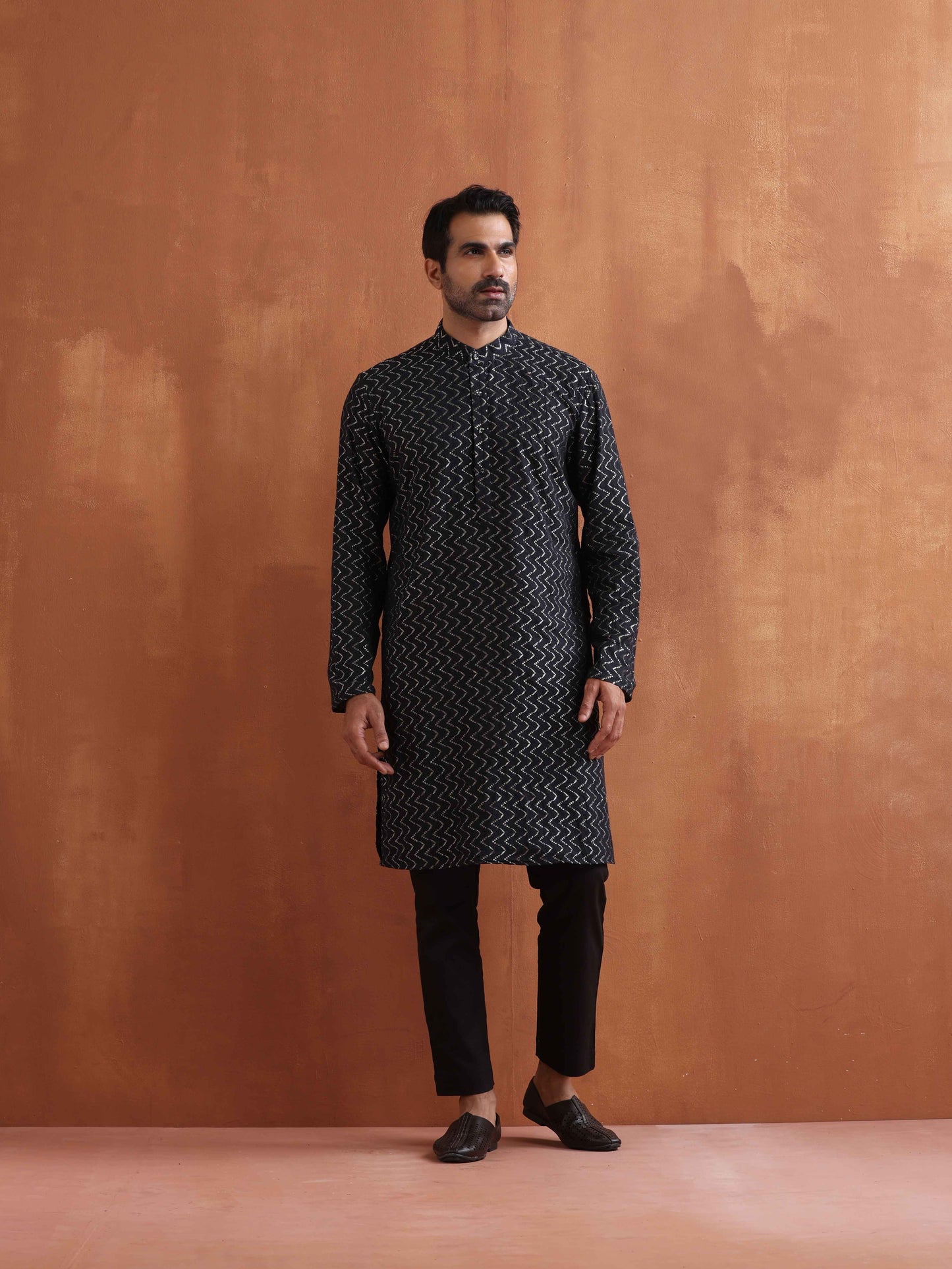 trueBrowns Men's Black Cotton Dobby Kurta | Swadesiicart