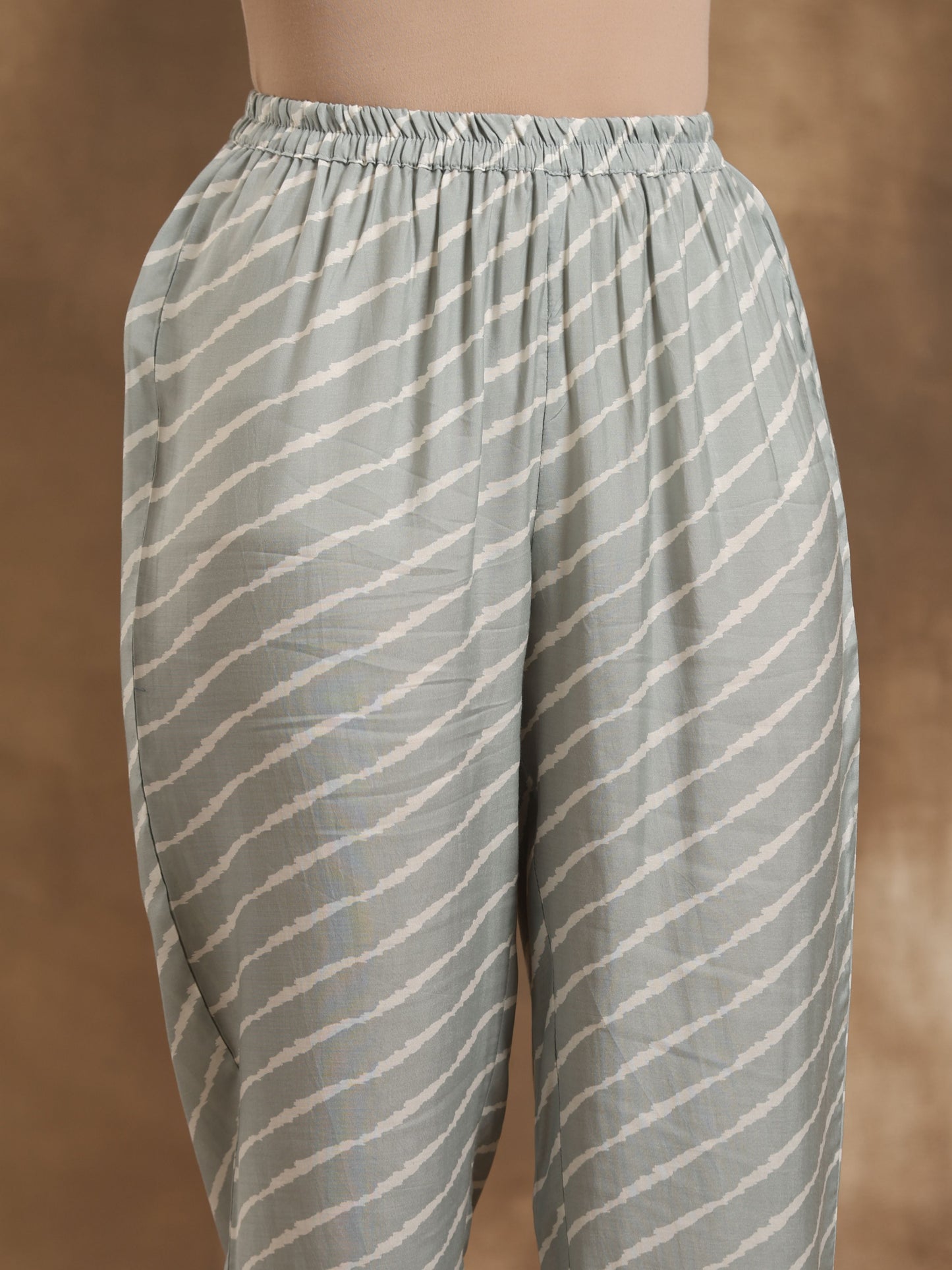 trueBrowns Grey Lehariya Printed Silk Co-Ord Set - Swadesiicart