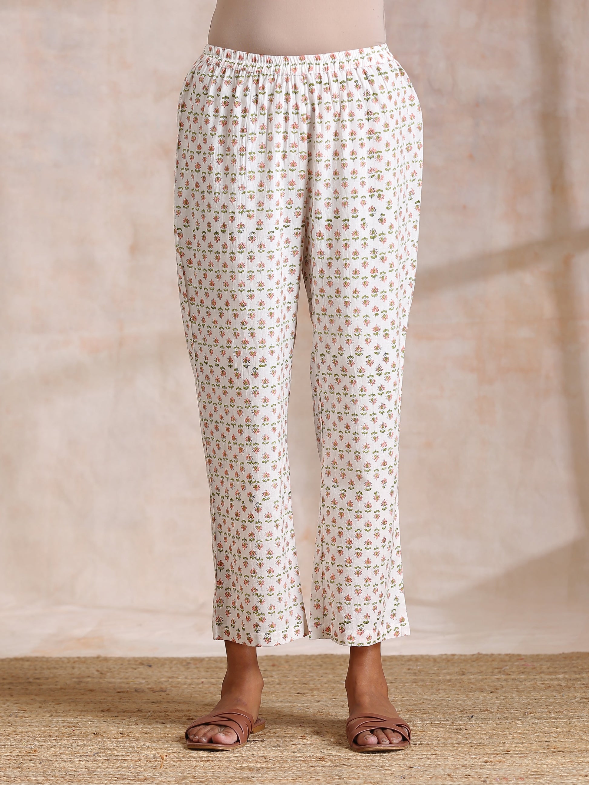 trueBrowns White With Small Floral Booti Print Cotton Pleated Co-Ord Set - Swadesiicart