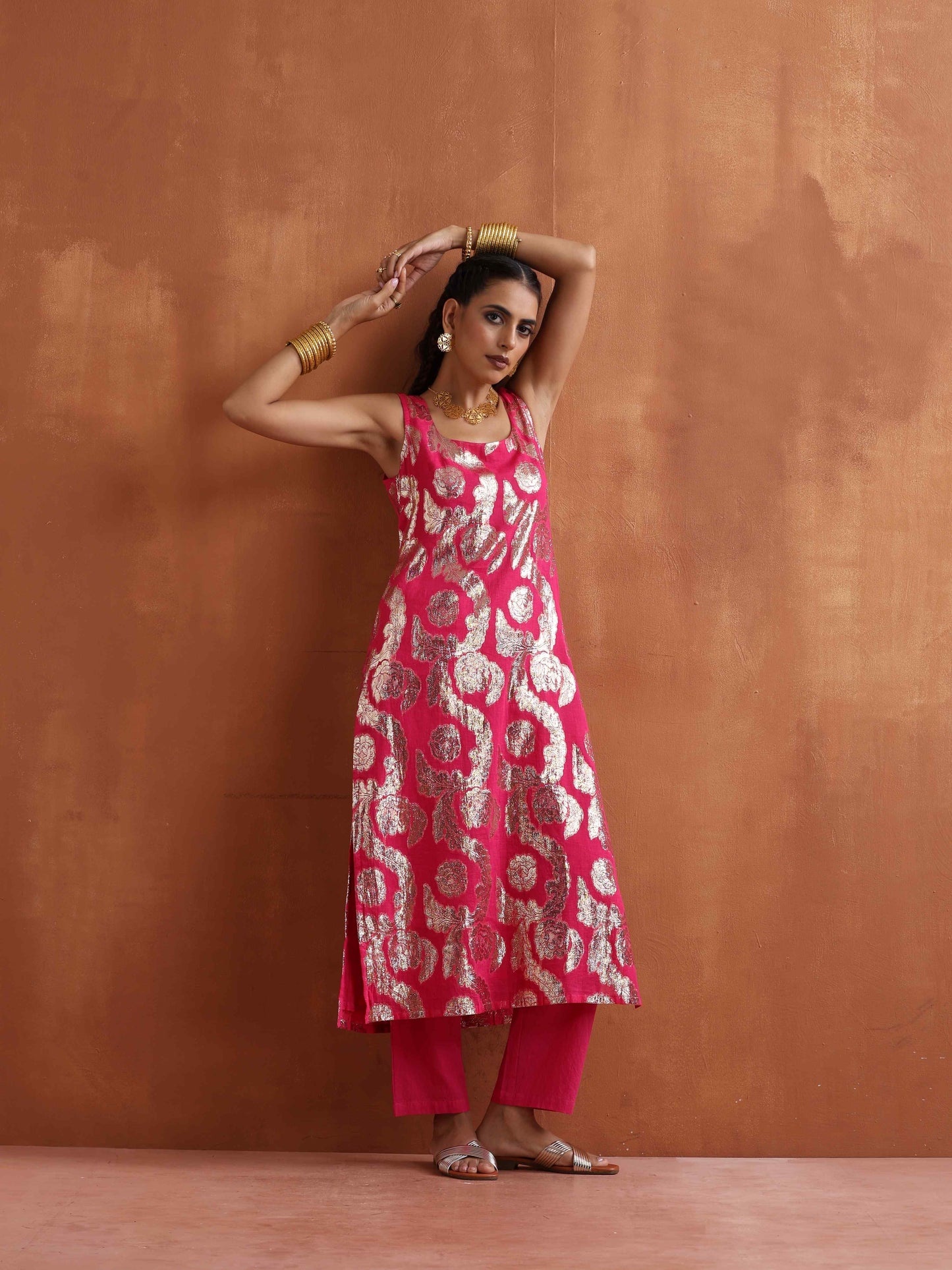 trueBrowns Pink Metallic Straight Kurta Set | Swadesiicart