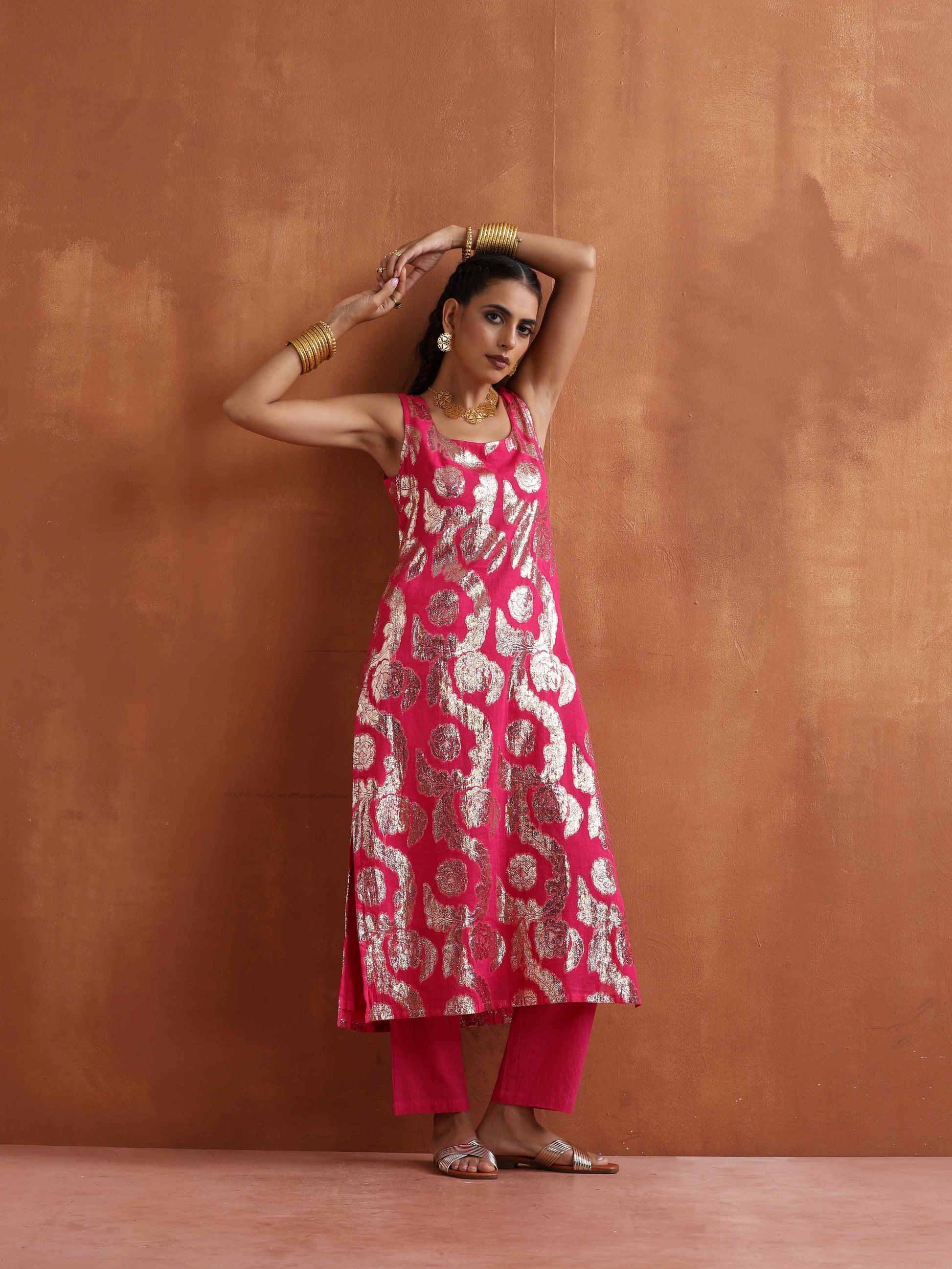 trueBrowns Pink Metallic Straight Kurta Set | Swadesiicart
