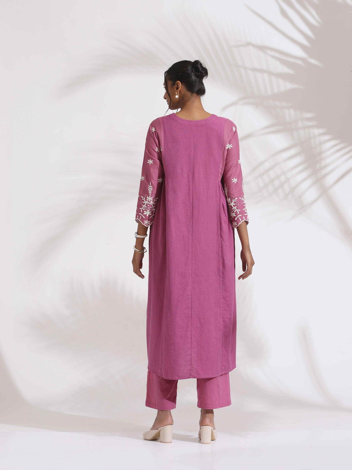 trueBrowns Pink Cotton Floral Embroidered Flared Kurta Set | Swadesiicart