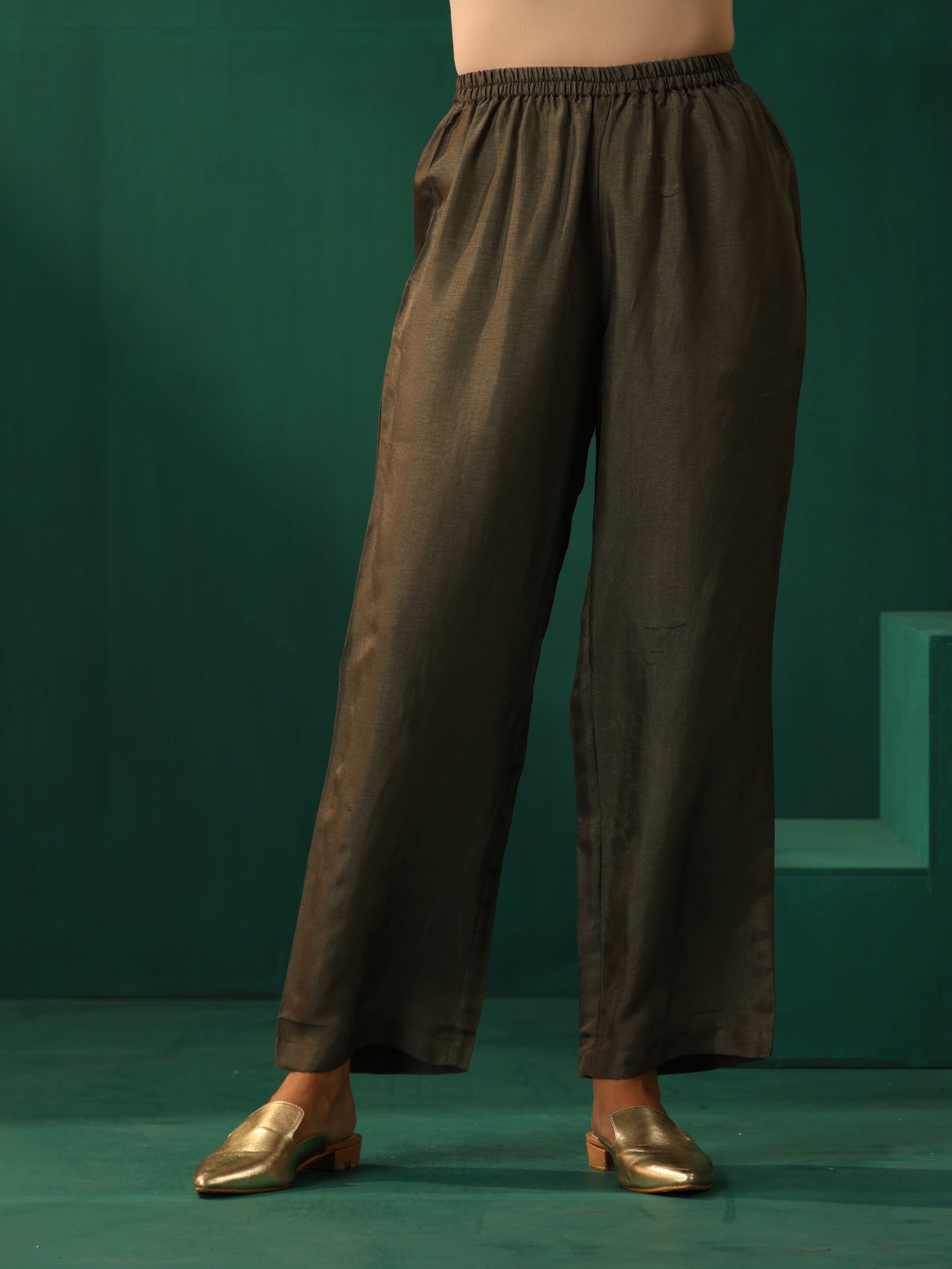 trueBrowns Grey Diamond Viscose Silk Front Slit Kurta Pant Set | Swadesiicart
