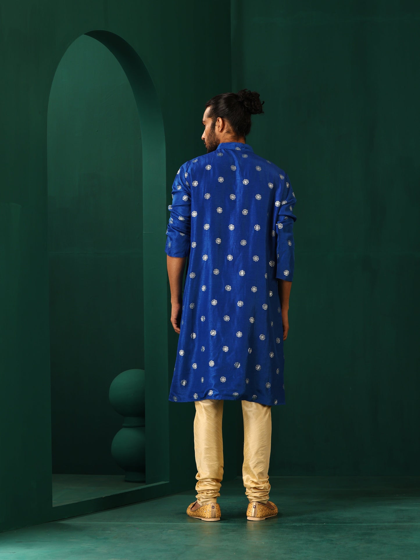 trueBrowns Men's Royal Blue Geometric Floral Viscose Silk Long Kurta | Swadesiicart
