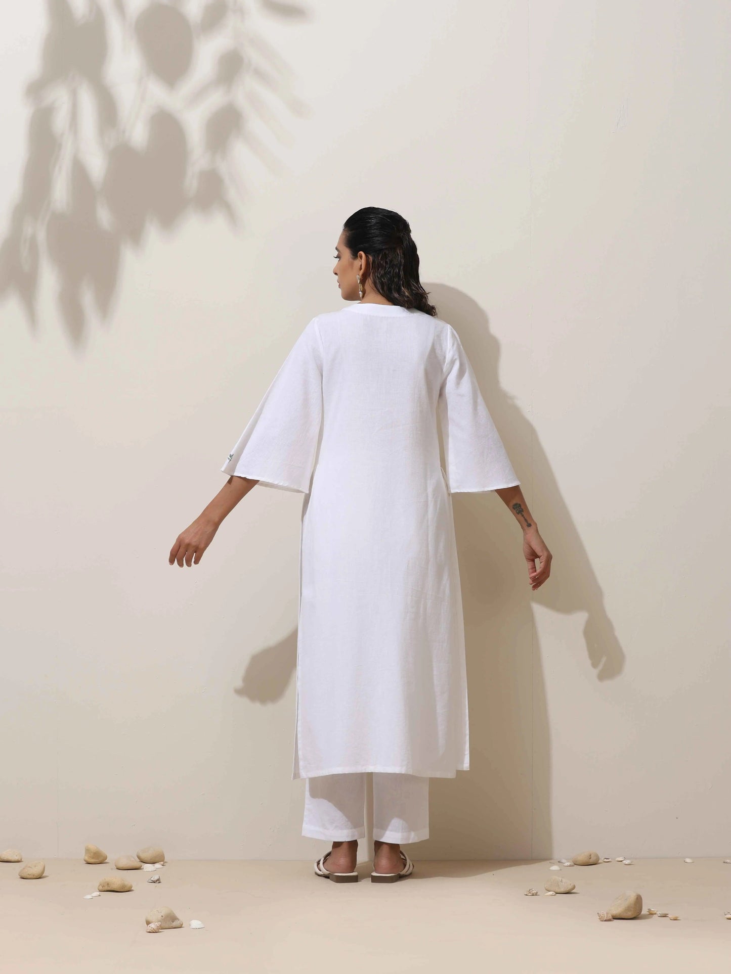 trueBrowns White Cotton Linen Kurta Pant Set | Swadesiicart