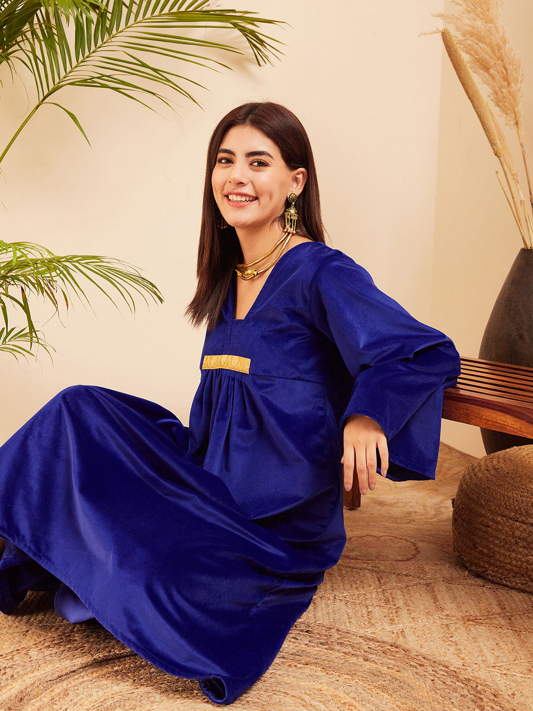 InWeave Women's Royal Blue V Neck Asymmetrical Pleated Velvet Kurta Set - Swadesiicart