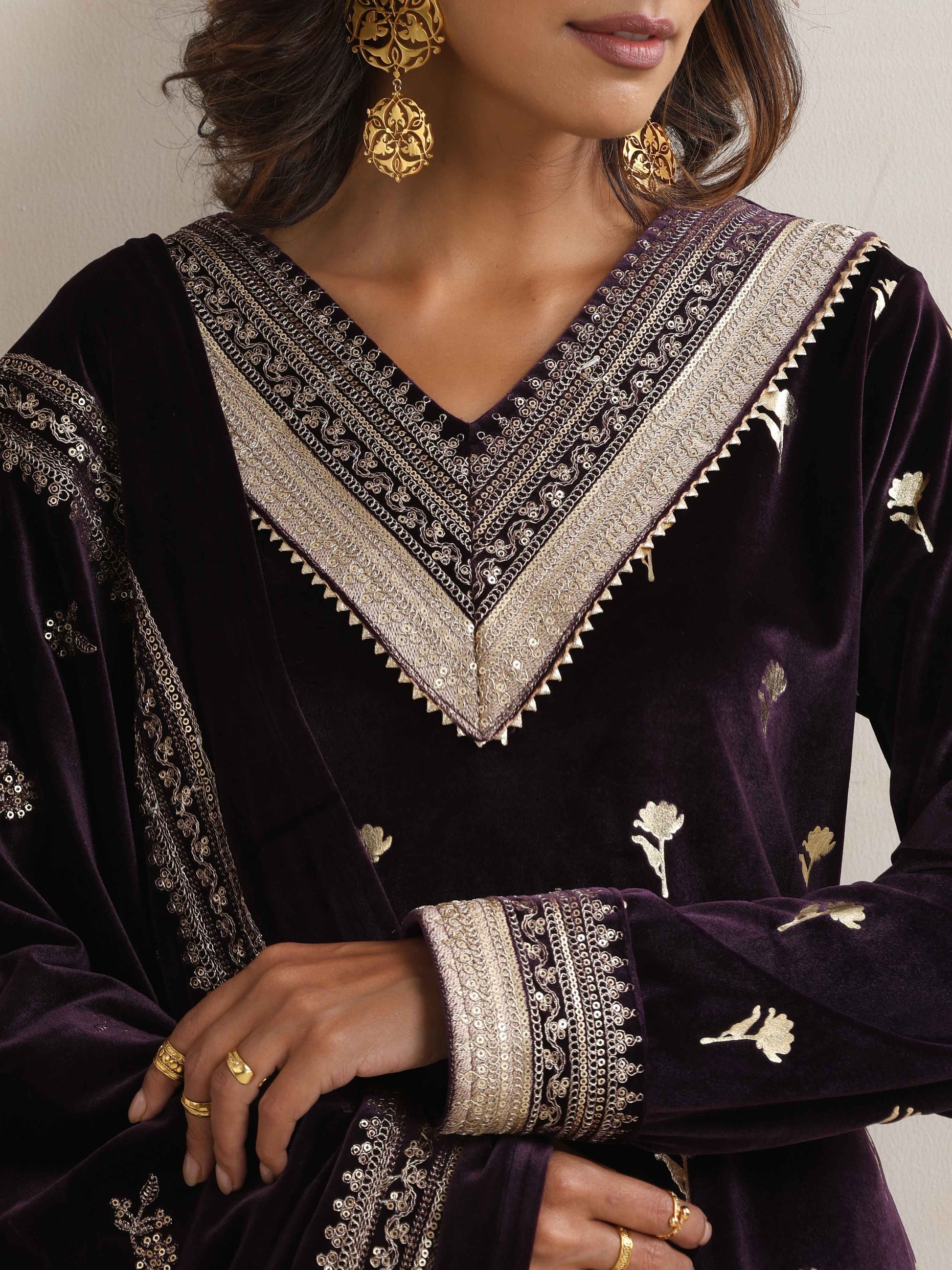 trueBrowns Wine Velvet Floral Embroidered Kurta Pant Dupatta Set | Swadesiicart