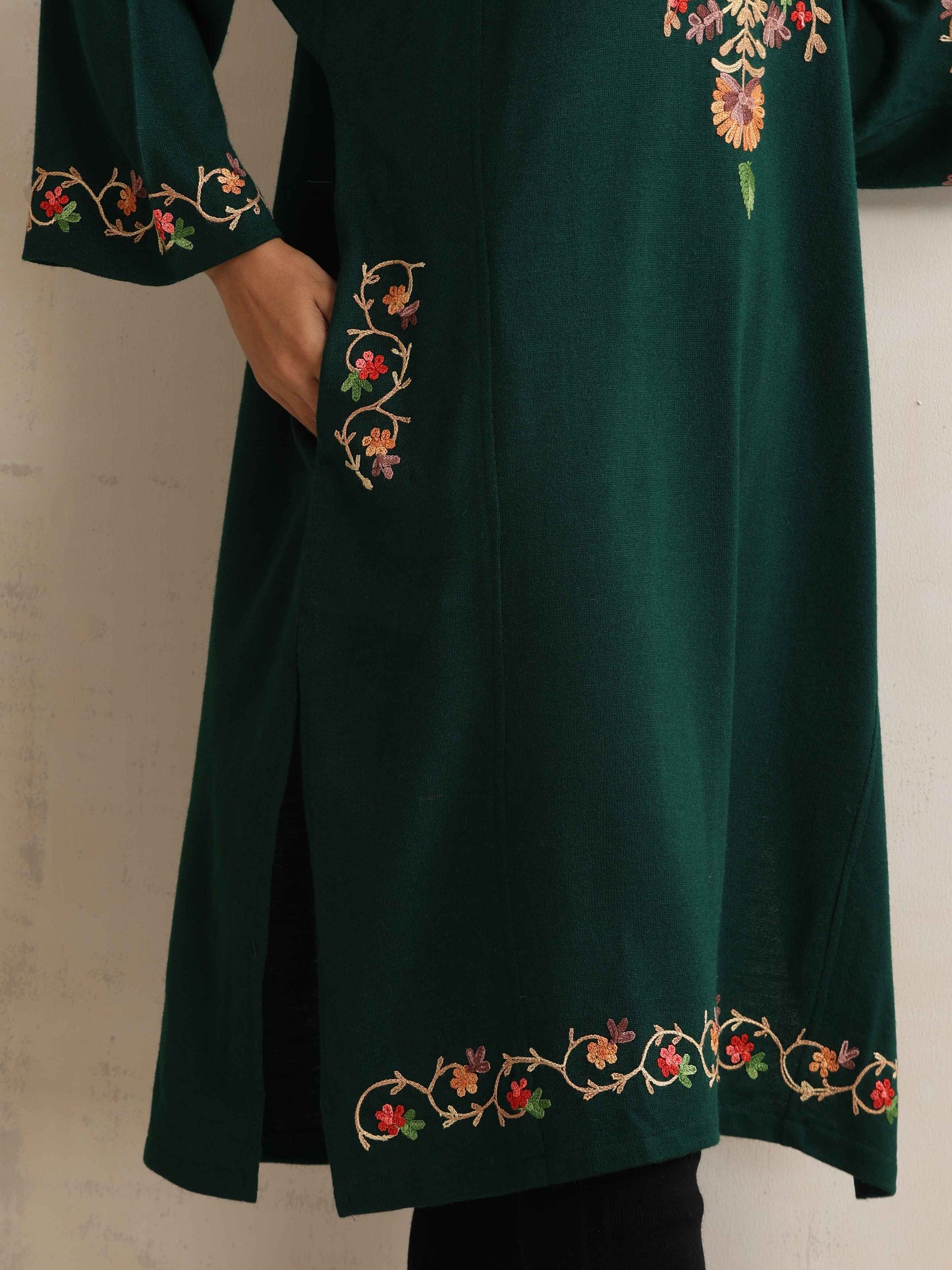trueBrowns Green Kashmiri Embroidered Woollen Phiran Kurta | Swadesiicart