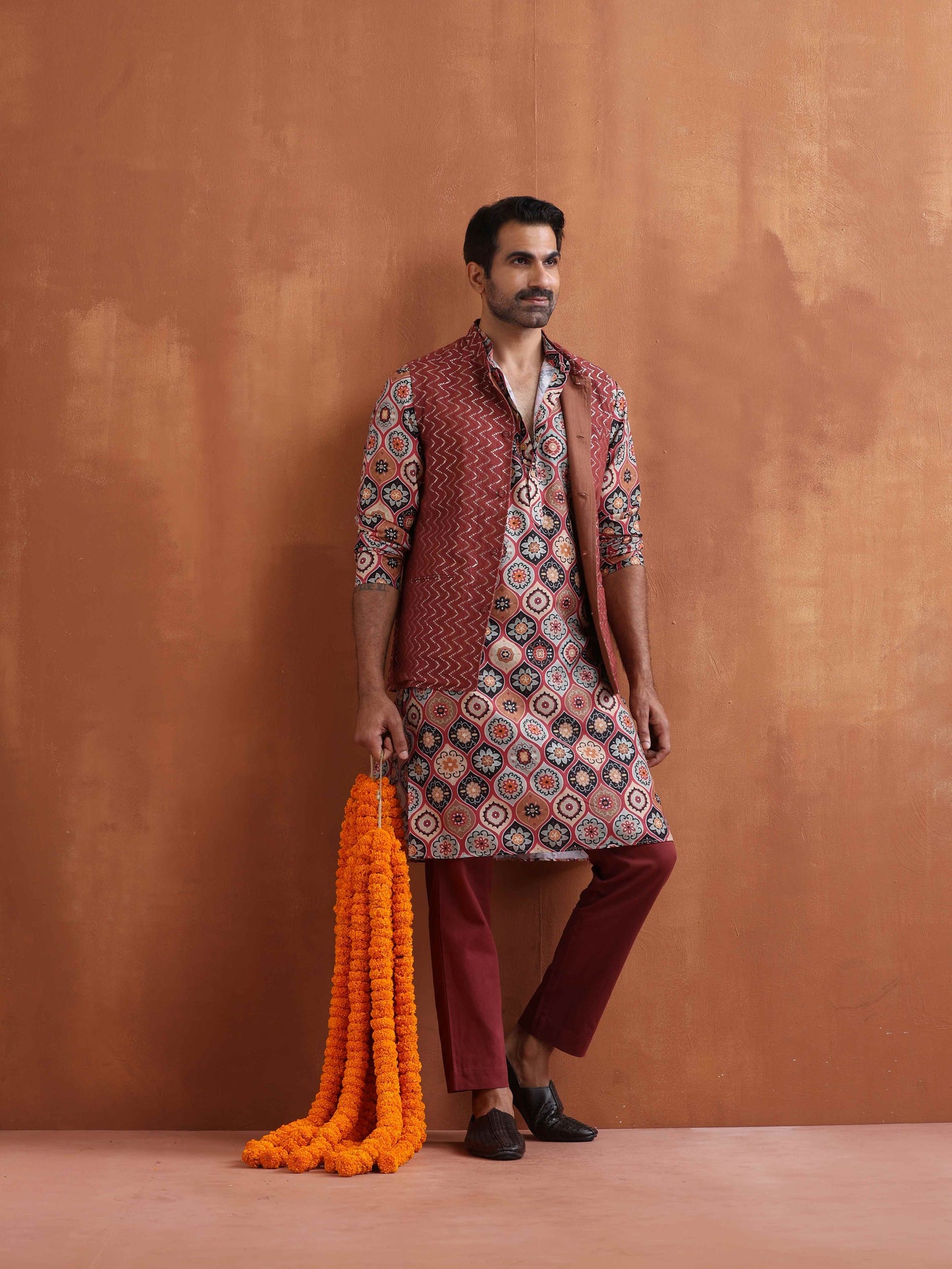 trueBrowns Men's Rust Geometric Printed Kurta | Swadesiicart