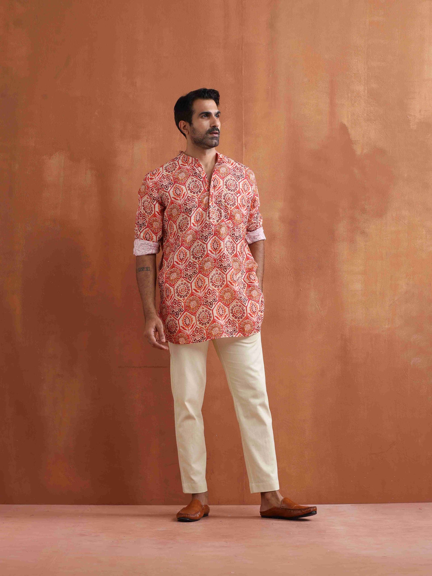 trueBrowns Men's Beige Printed Short Kurta | Swadesiicart