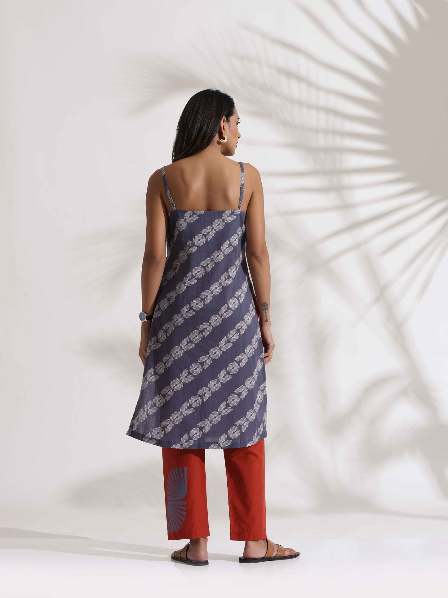 trueBrowns Grey Cotton Print Highslit Kurta Set | Swadesiicart