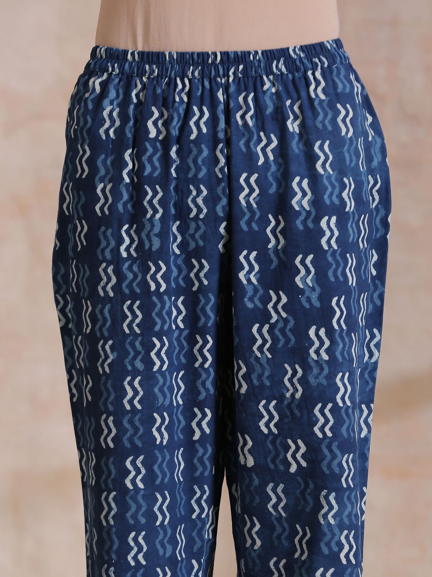 trueBrowns Indigo Dabu Floral Print Cotton Kurta Pant Set | Swadesiicart