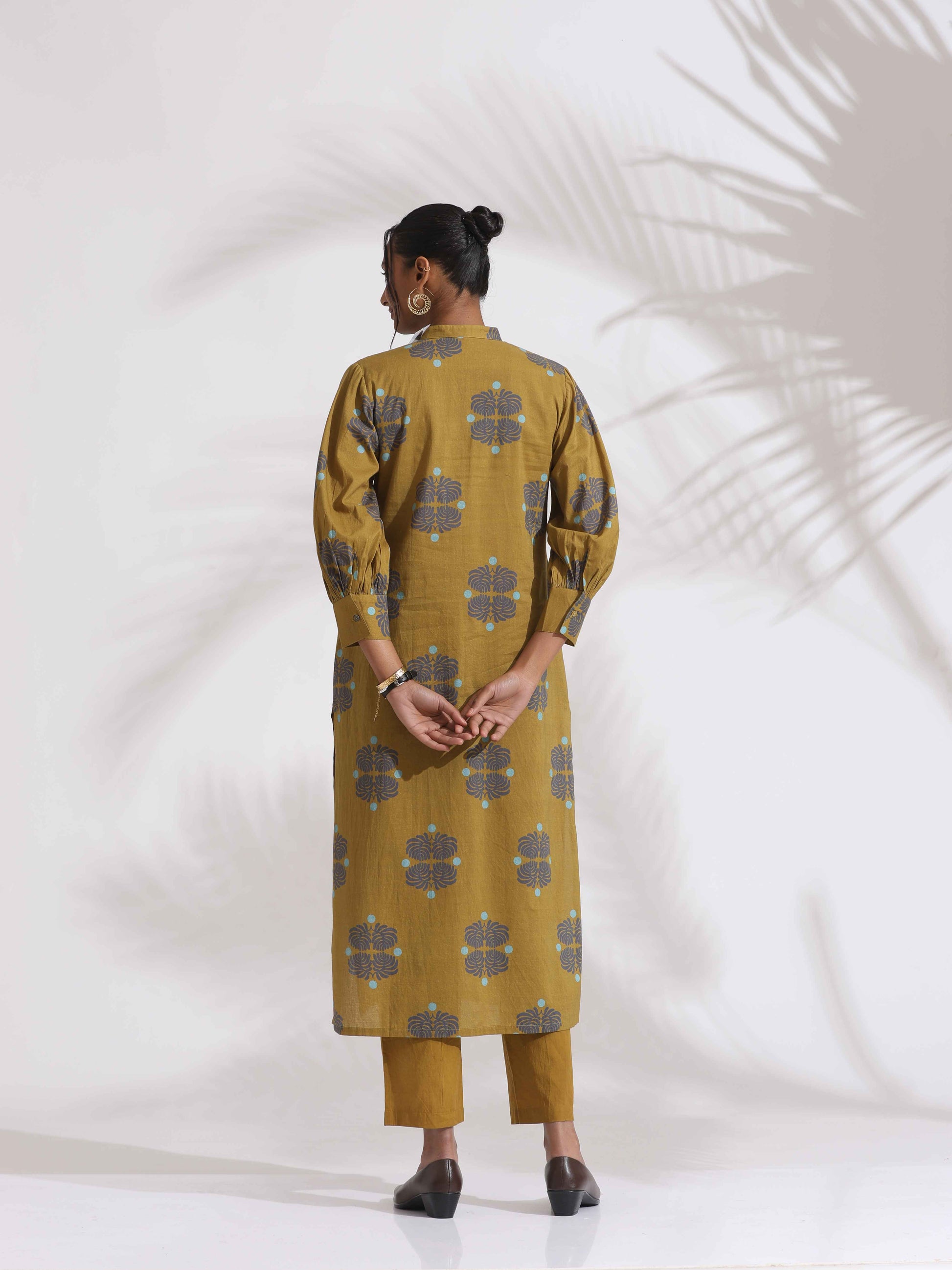 trueBrowns Green Cotton Print Straight Kurta Set | Swadesiicart