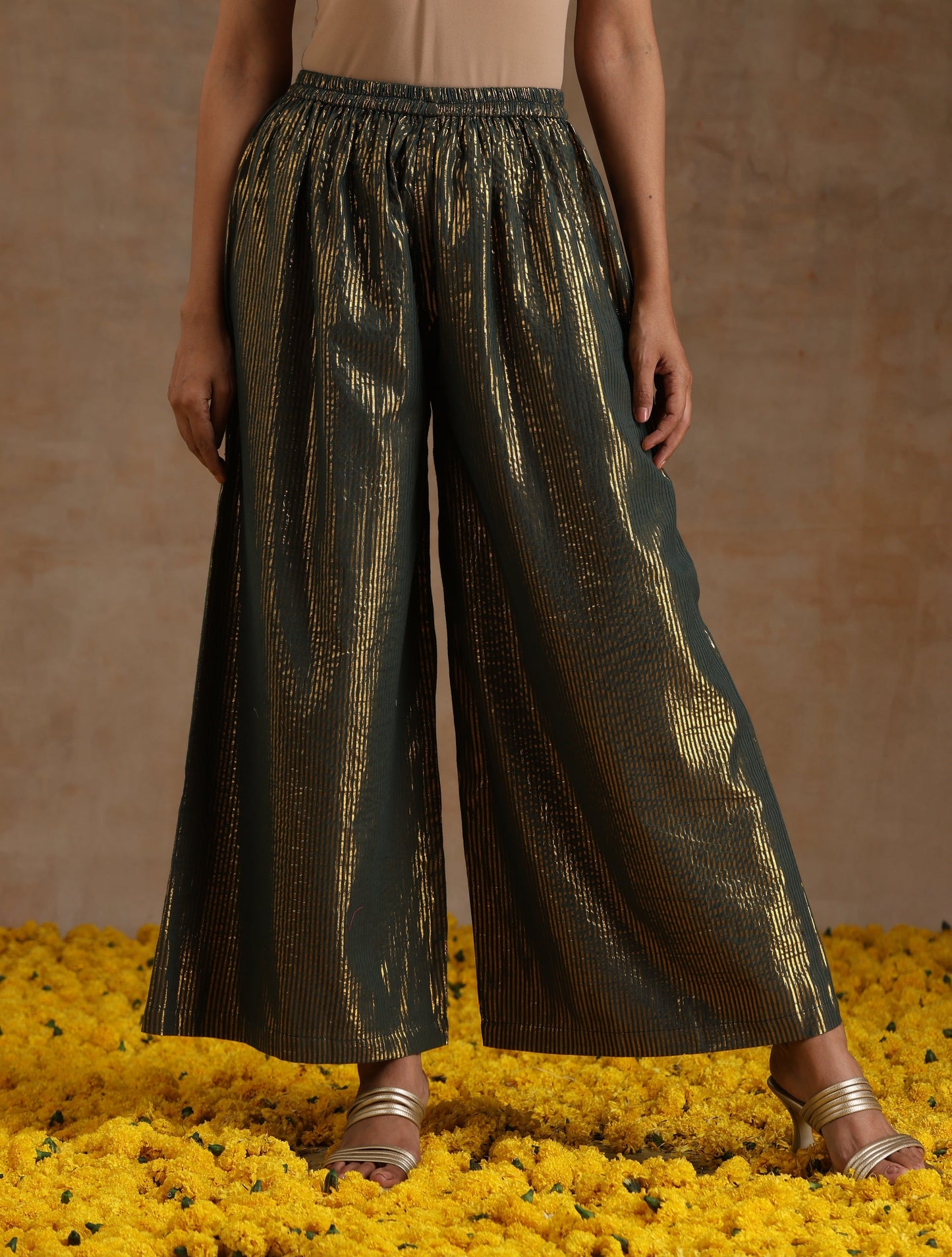 trueBrowns Spectrum Blue Gold Cotton High Slit Kurta Set | Swadesiicart