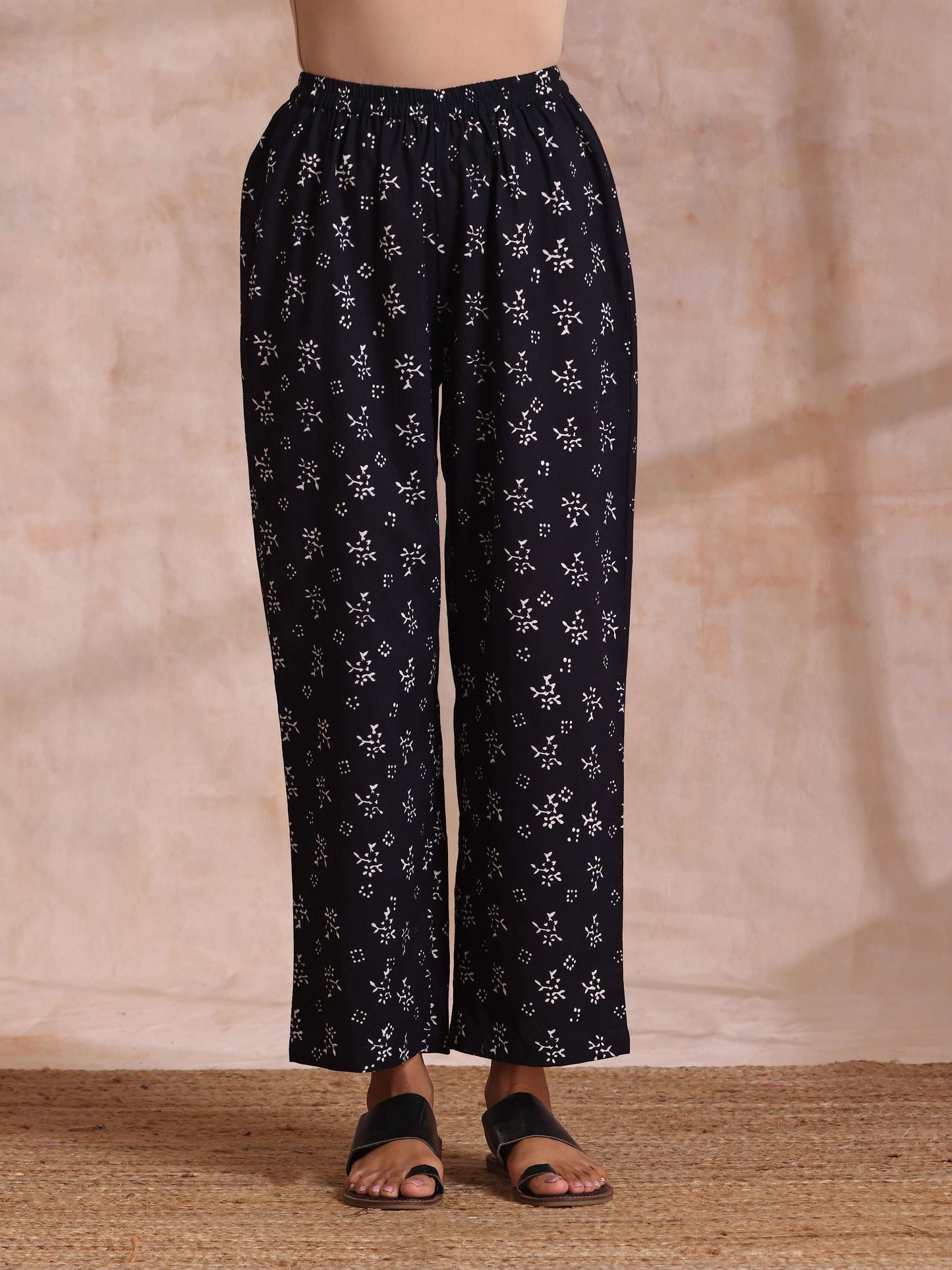 trueBrowns Black White Floral Print Cotton Collar Short Co-Ord Set - Swadesiicart