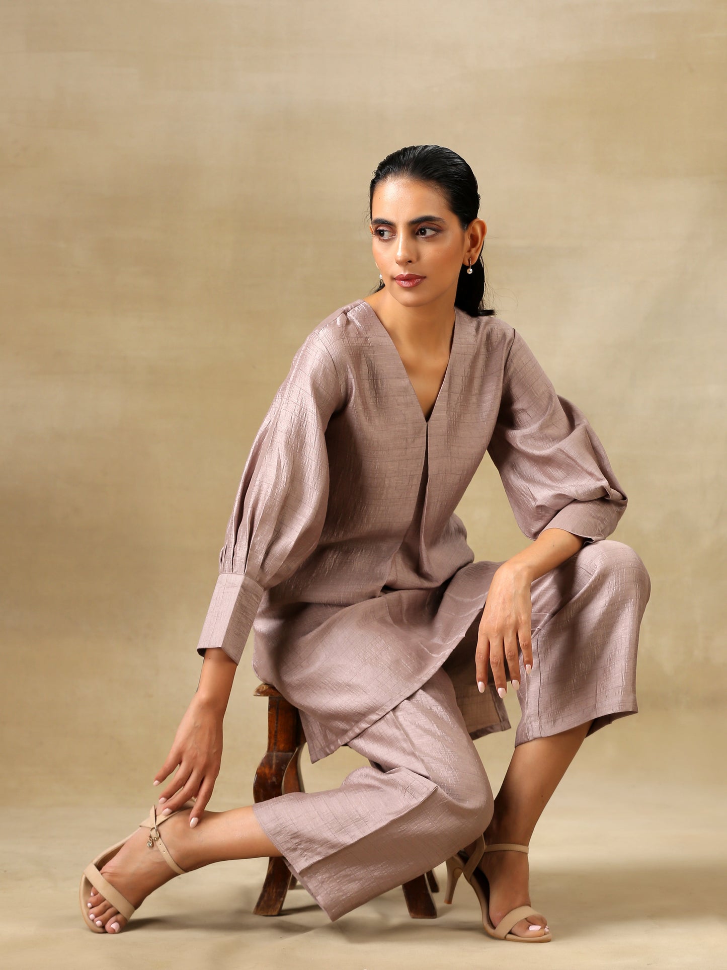 trueBrowns Grey Textured Silk Neck Pleat Co-Ord Set - Swadesiicart