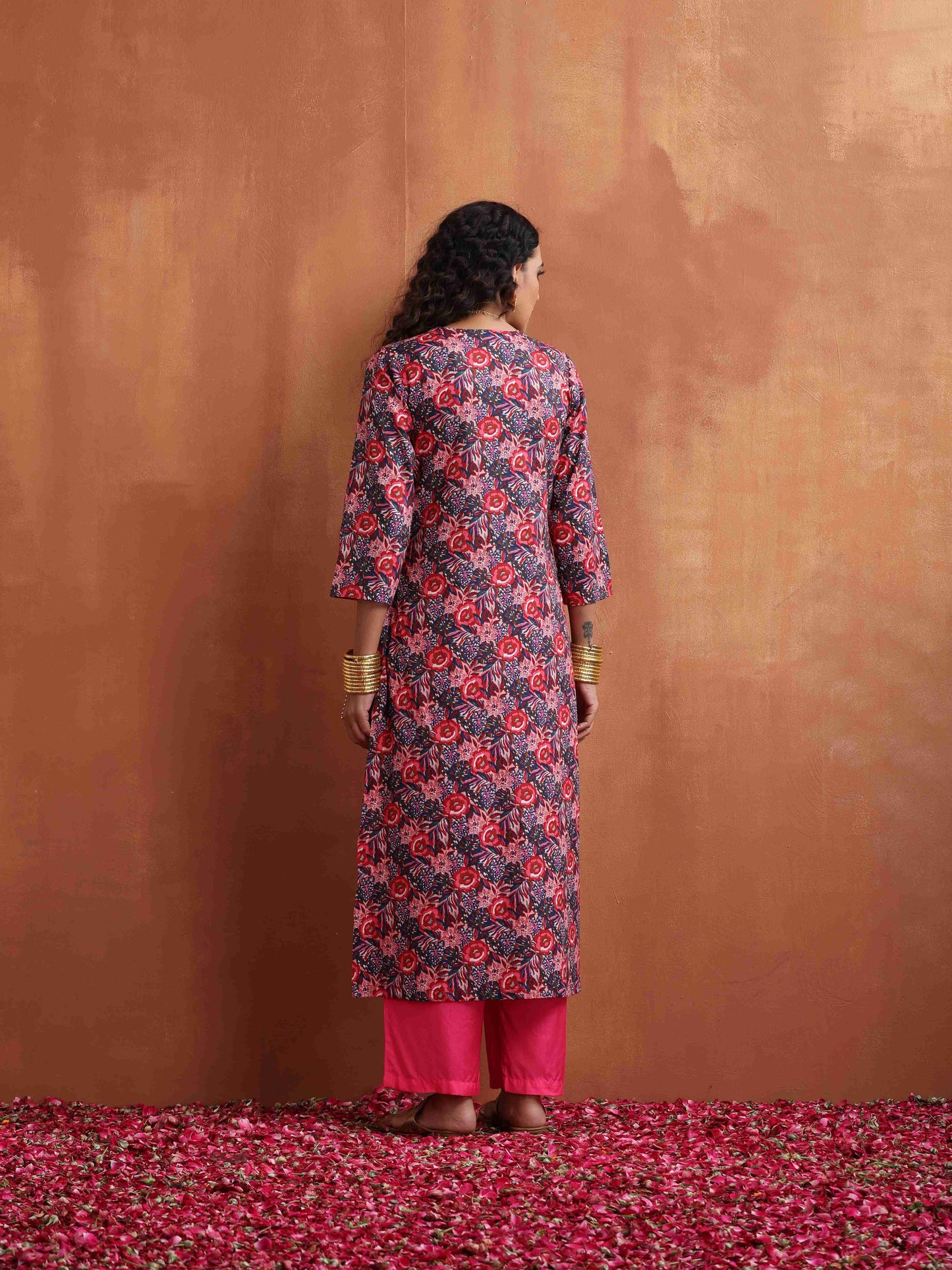 trueBrowns Pink Print High Slit Kurta Set | Swadesiicart