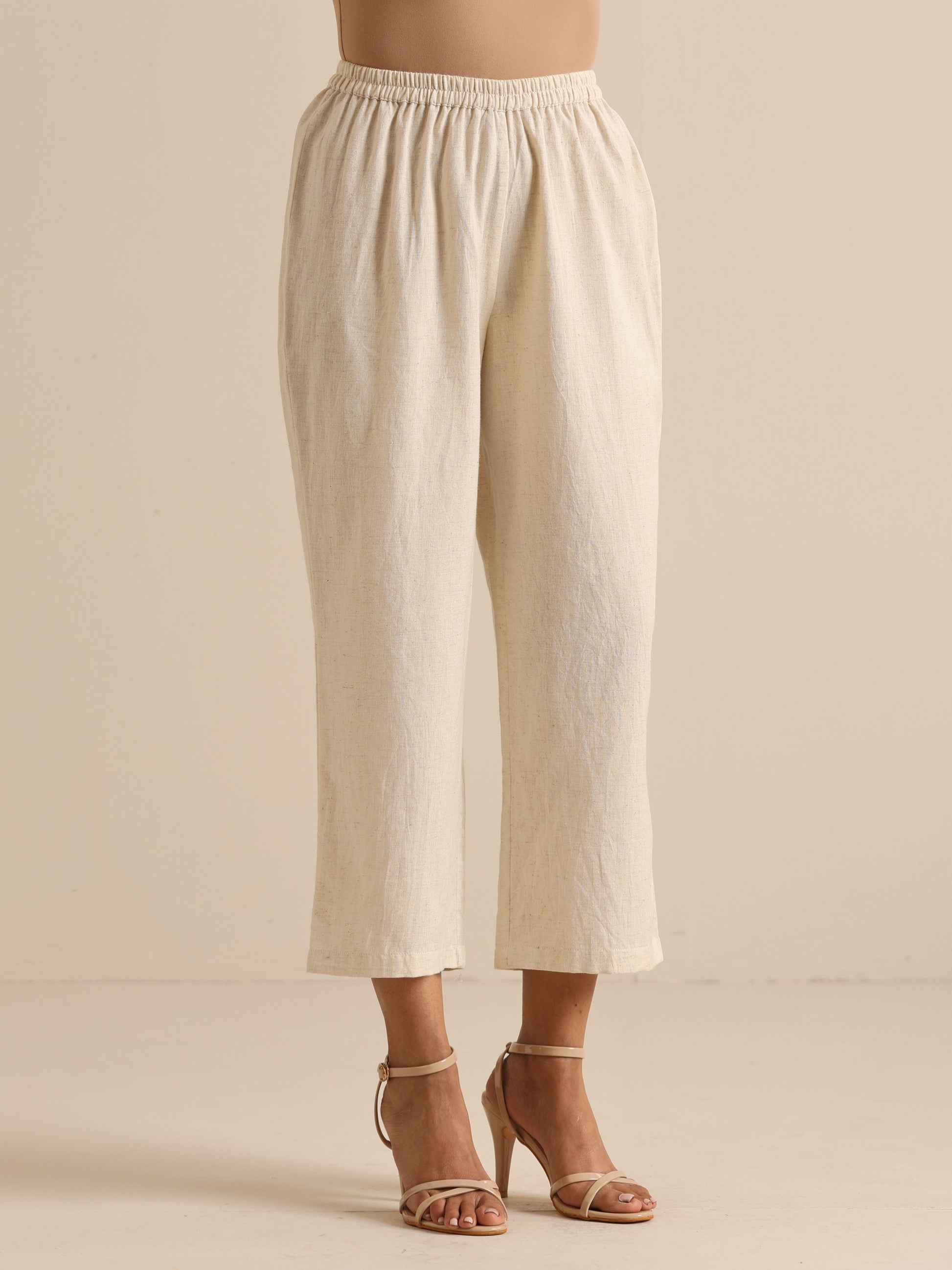 trueBrowns Off-White Sleeveless Kurta Pant Set | Swadesiicart