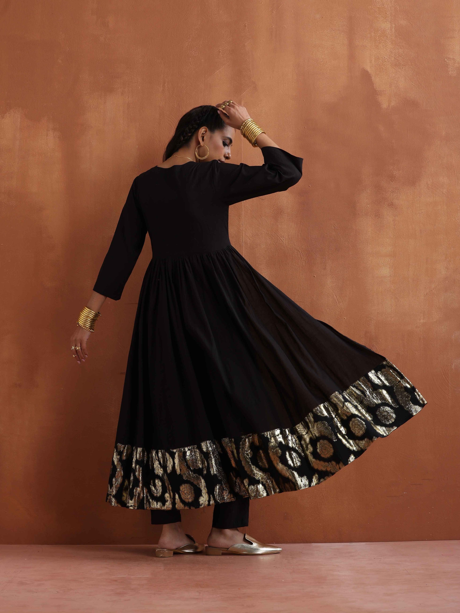 trueBrowns Black Metallic Flared Anarkali Kurta Set | Swadesiicart
