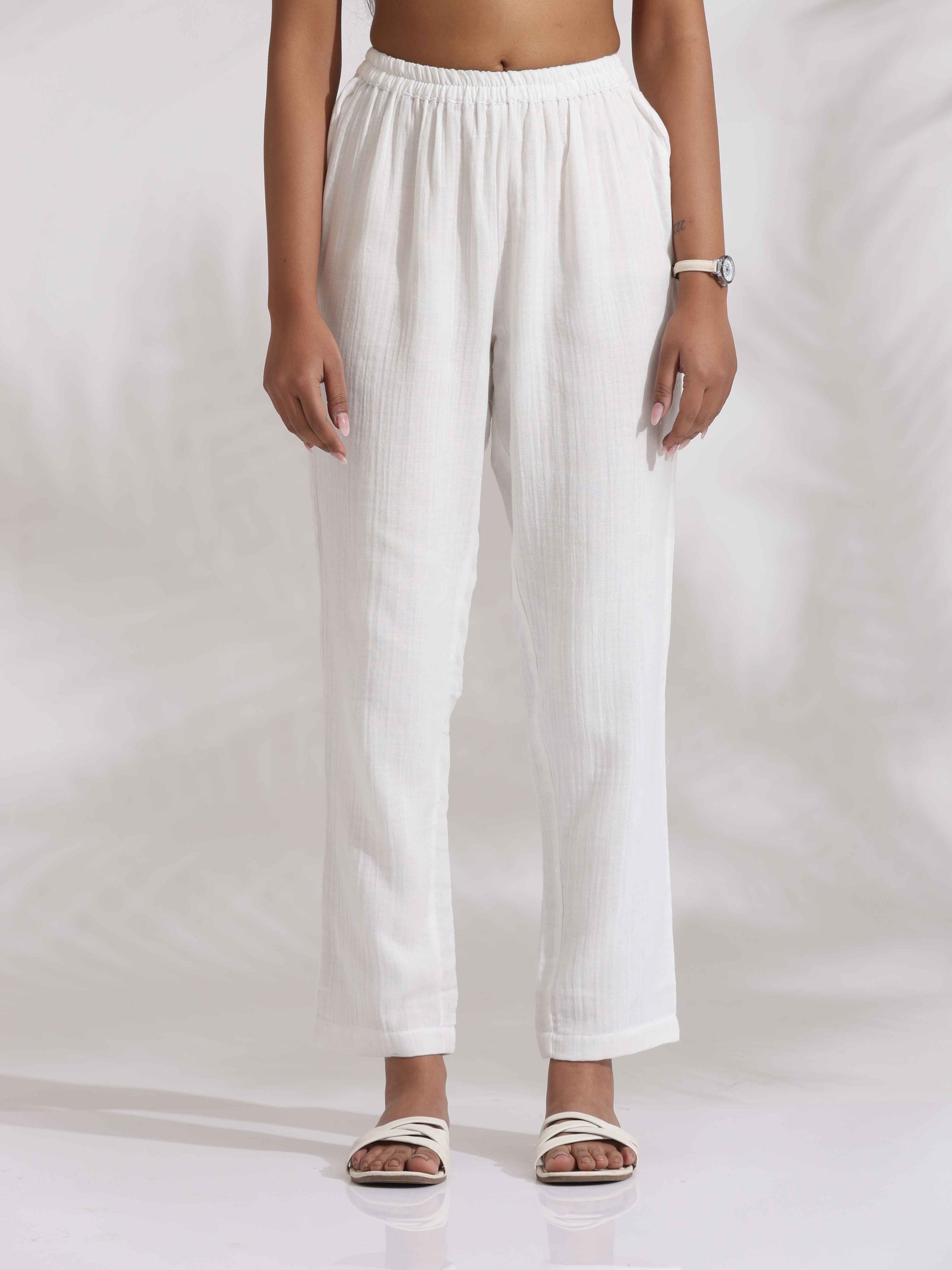 trueBrowns White Cotton Embroidered Kurta Co-ord Set - Swadesiicart