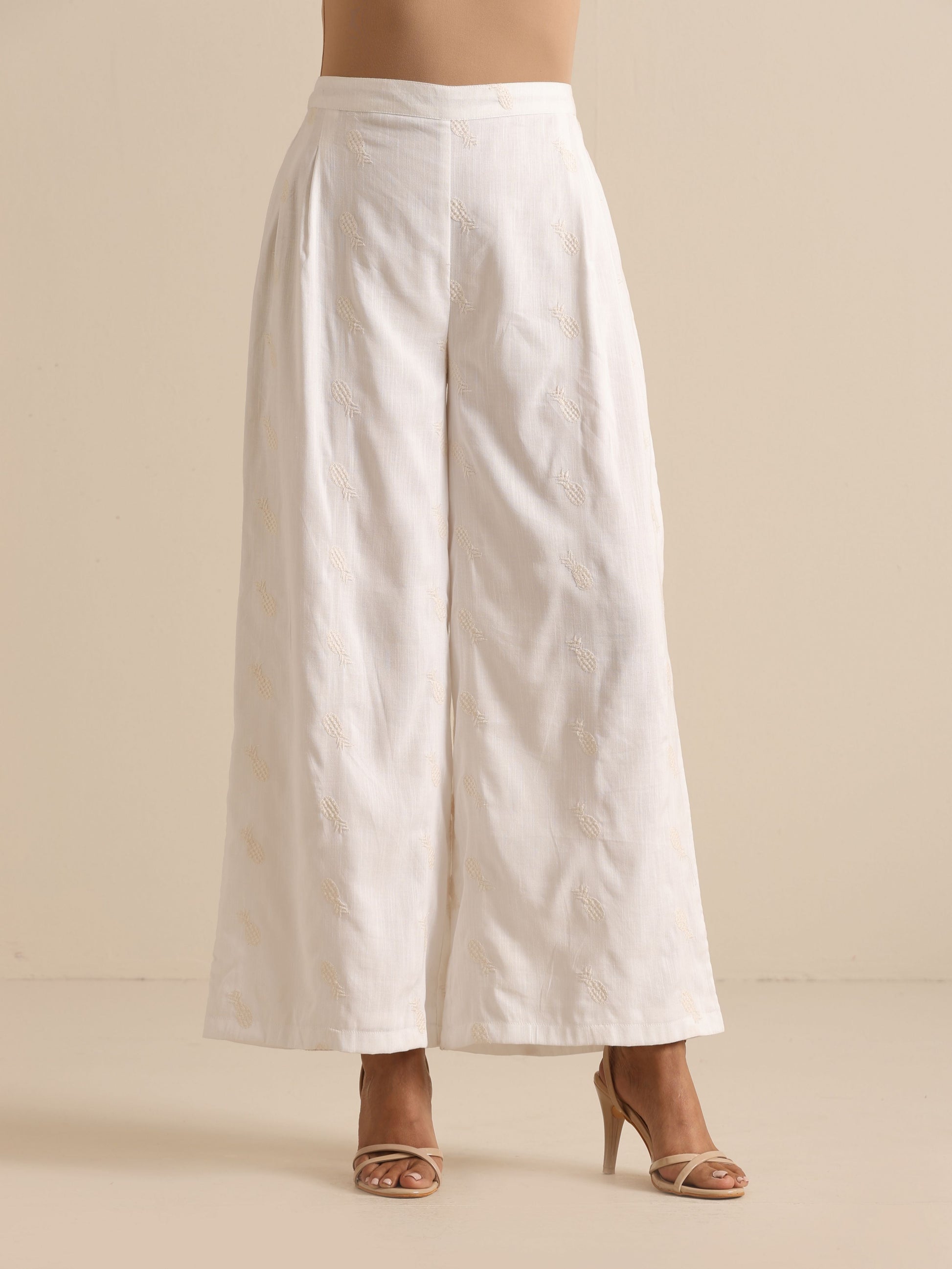 trueBrowns White Pineapple Sleeveless Jacket Pant Set | Swadesiicart
