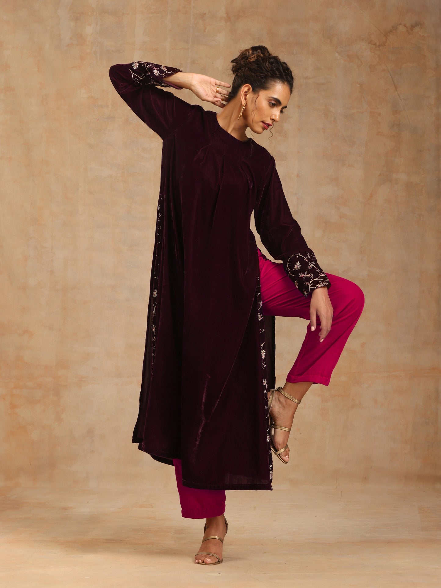 trueBrowns Wine Velvet Embroidered Kurta | Swadesiicart