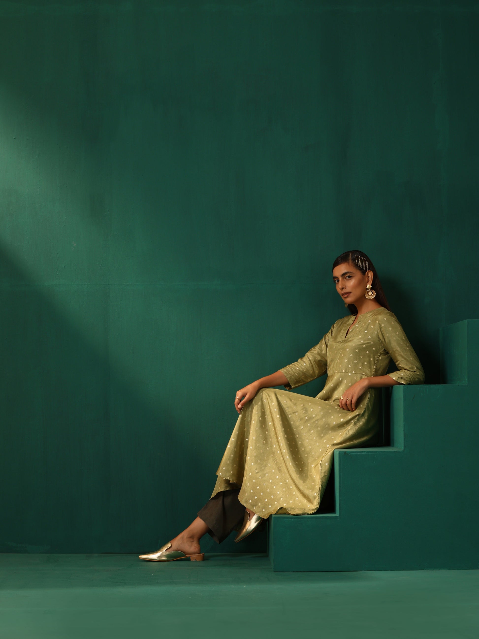 trueBrowns Green Square Viscose Silk Flared Kurta Pant Set | Swadesiicart