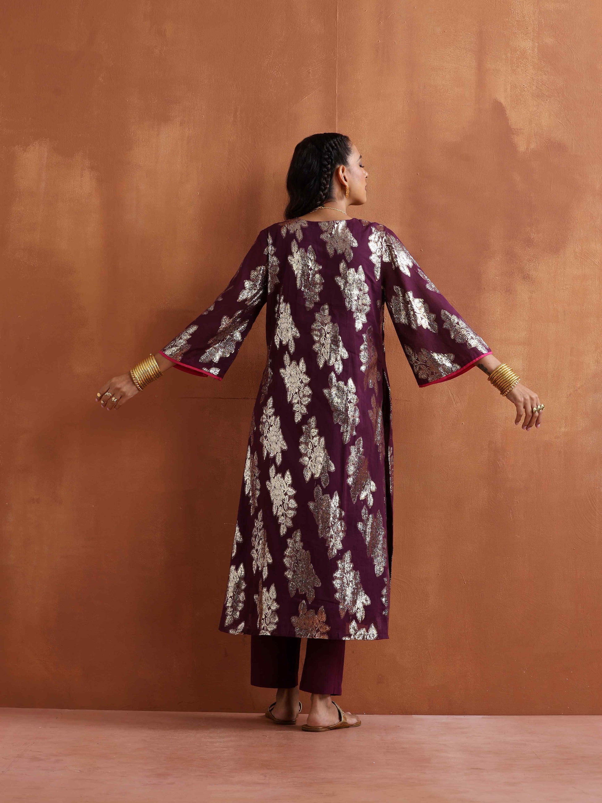 trueBrowns Purple Metallic Straight Kurta Set | Swadesiicart