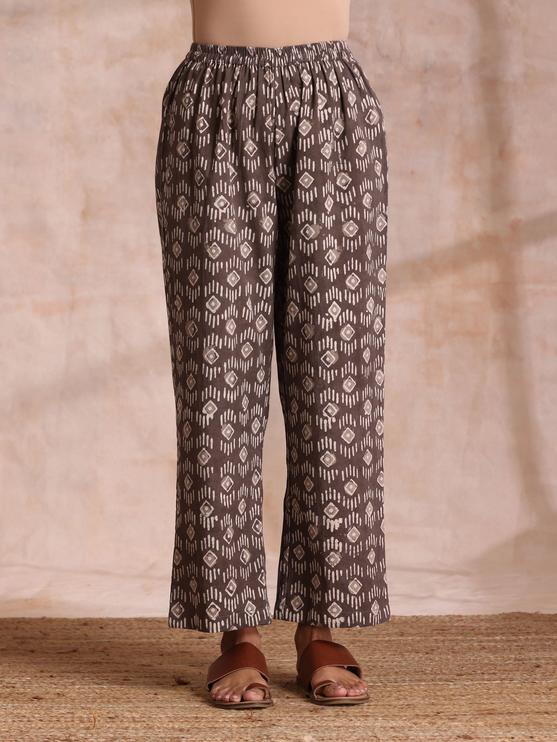 trueBrowns Clay Dabu Geometric Print Cotton Pleated Co-Ord Set - Swadesiicart