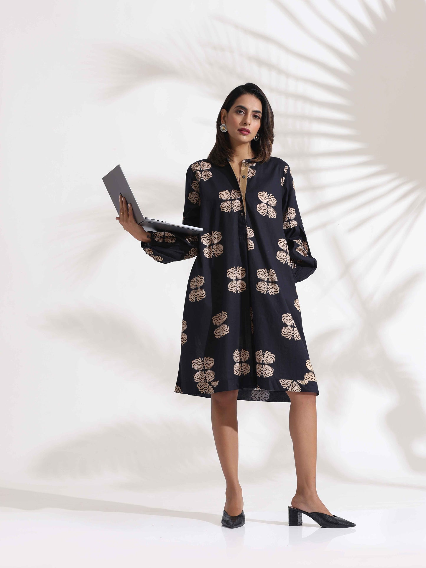 trueBrowns Black Cotton Print Short Dress | Swadesiicart