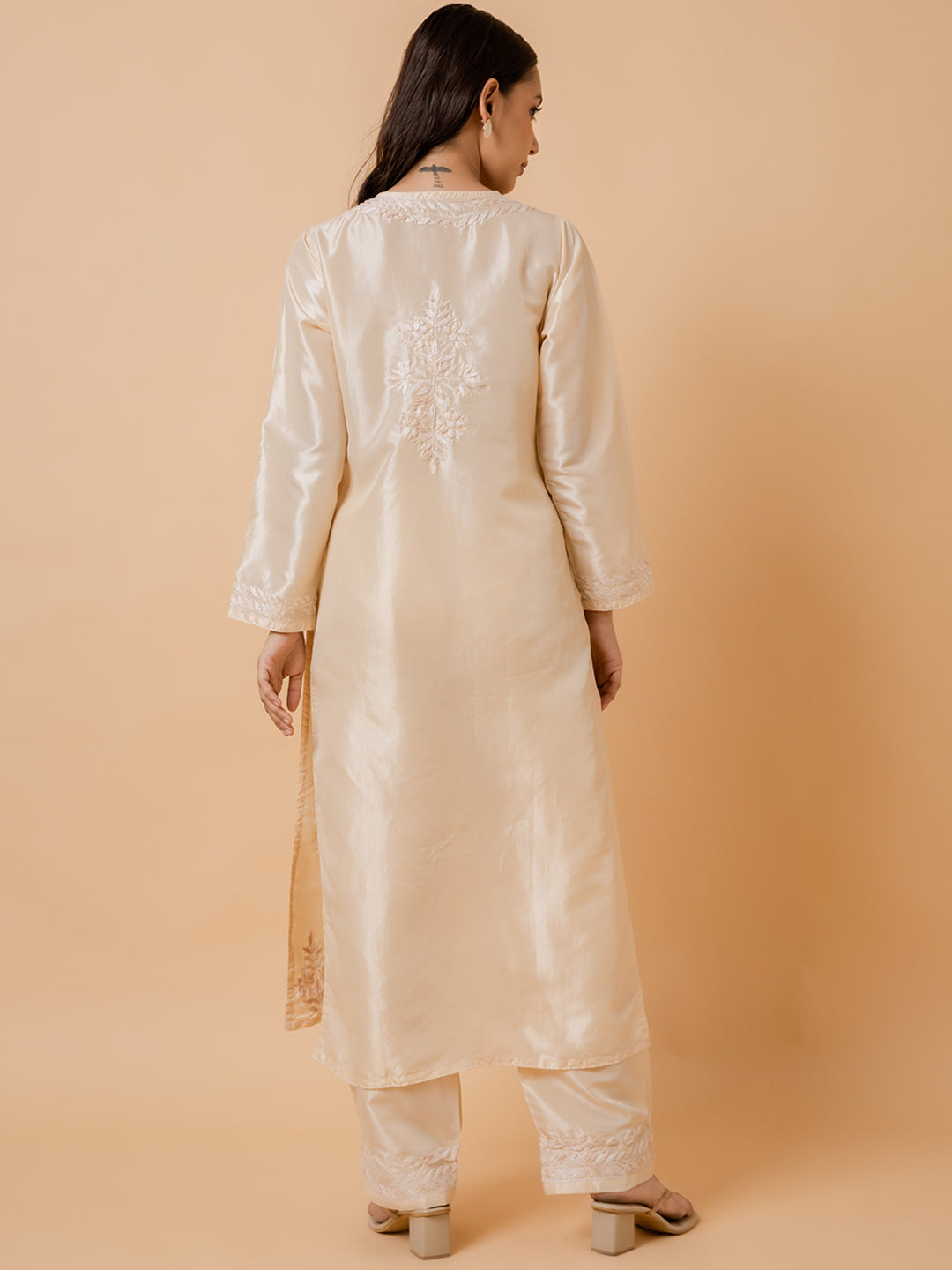 HOUSE OF KARI Floral Embroidered Silk Chikankari Kurta | Swadesiicart